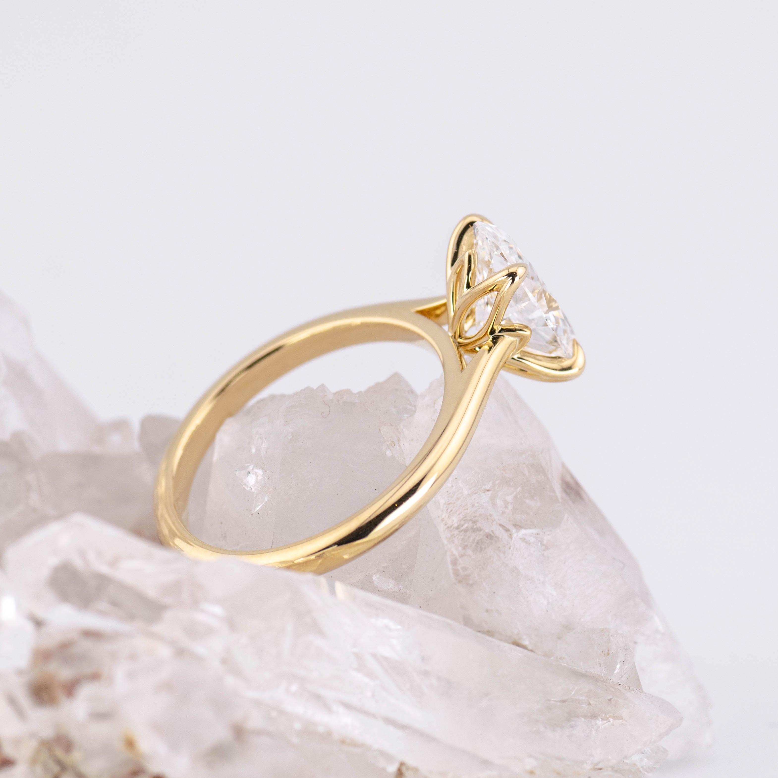(Ready to Ship Size M) - Oval Petal 2.0 – 4 Claw Petal Basket 2.07ct E VVS2 Oval Solitaire in 18k Yellow Gold