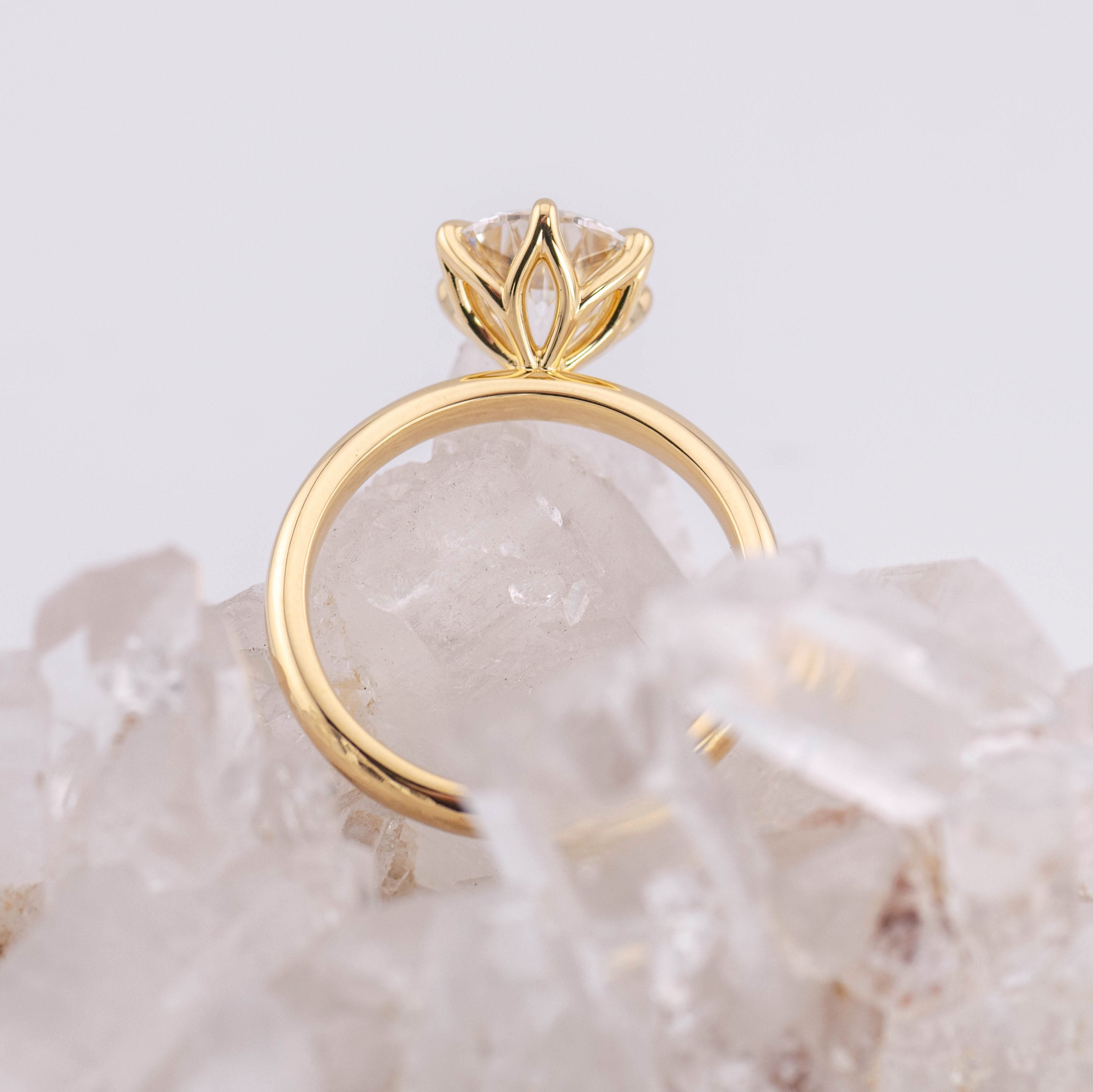 (Ready to Ship Size M) - Petal 2.0 – 6 Petal Claw 2.07ct E VVS2 Round Solitaire in 18k Yellow Gold