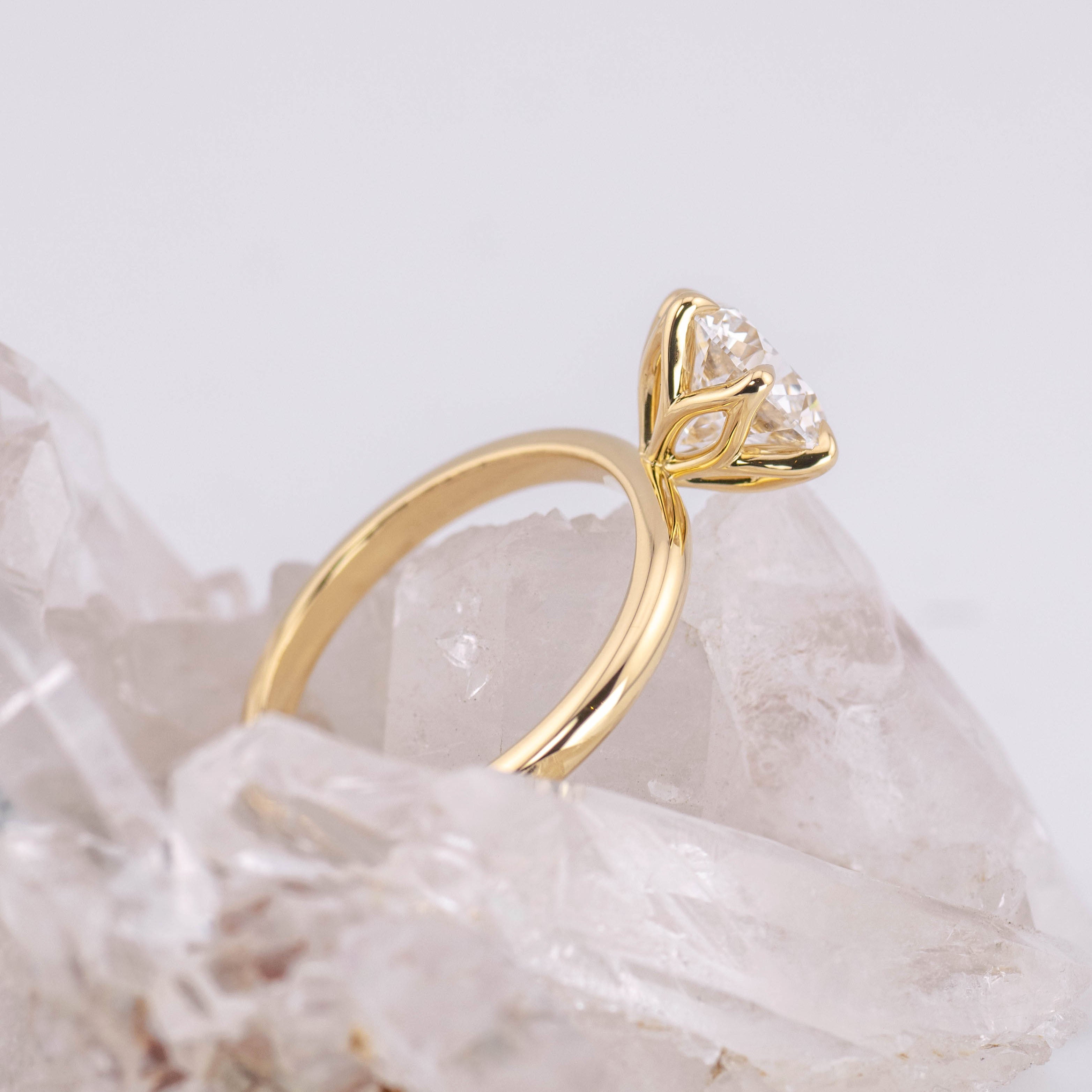 (Ready to Ship Size M) - Petal 2.0 – 6 Petal Claw 2.07ct E VVS2 Round Solitaire in 18k Yellow Gold