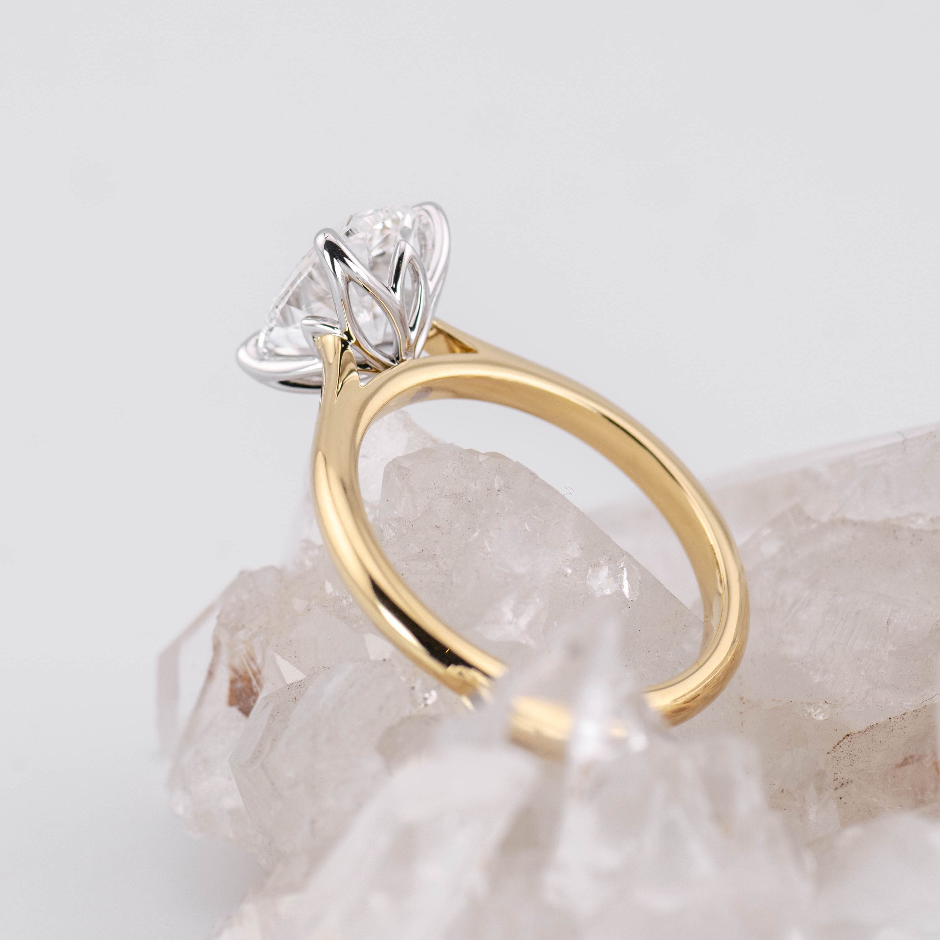 Oval Petal 2.0 – 4 Claw Petal Basket 2ct D VVS2 Oval Solitaire in 18k Gold