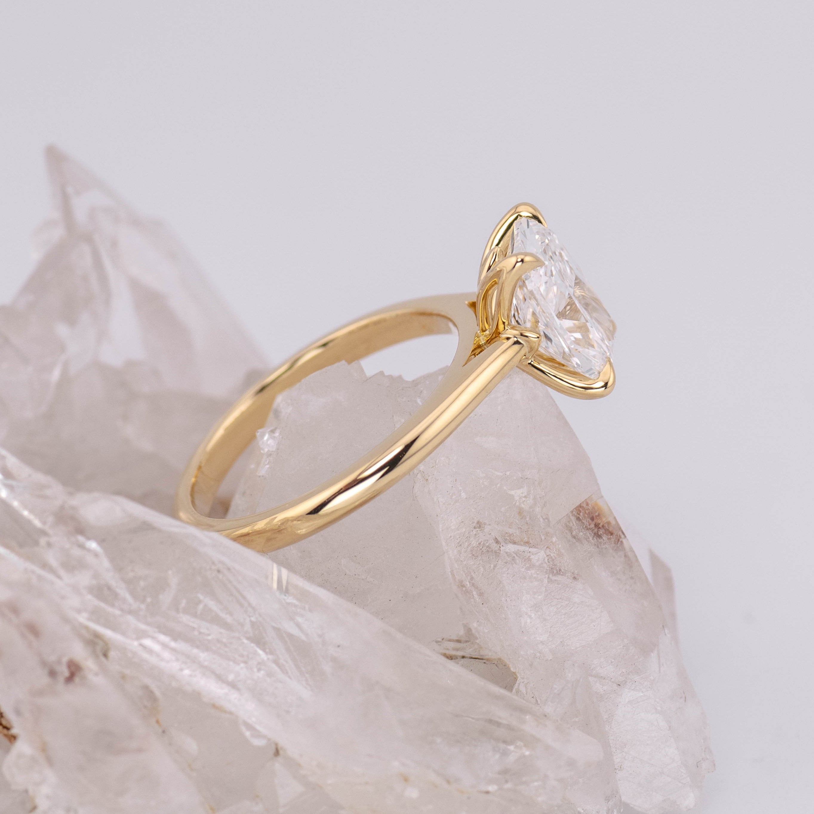 (Ready to Ship Size M) - Petal Elongated Cushion – 4 Claw 2.51ct D VVS2 Solitaire in 18k Yellow Gold