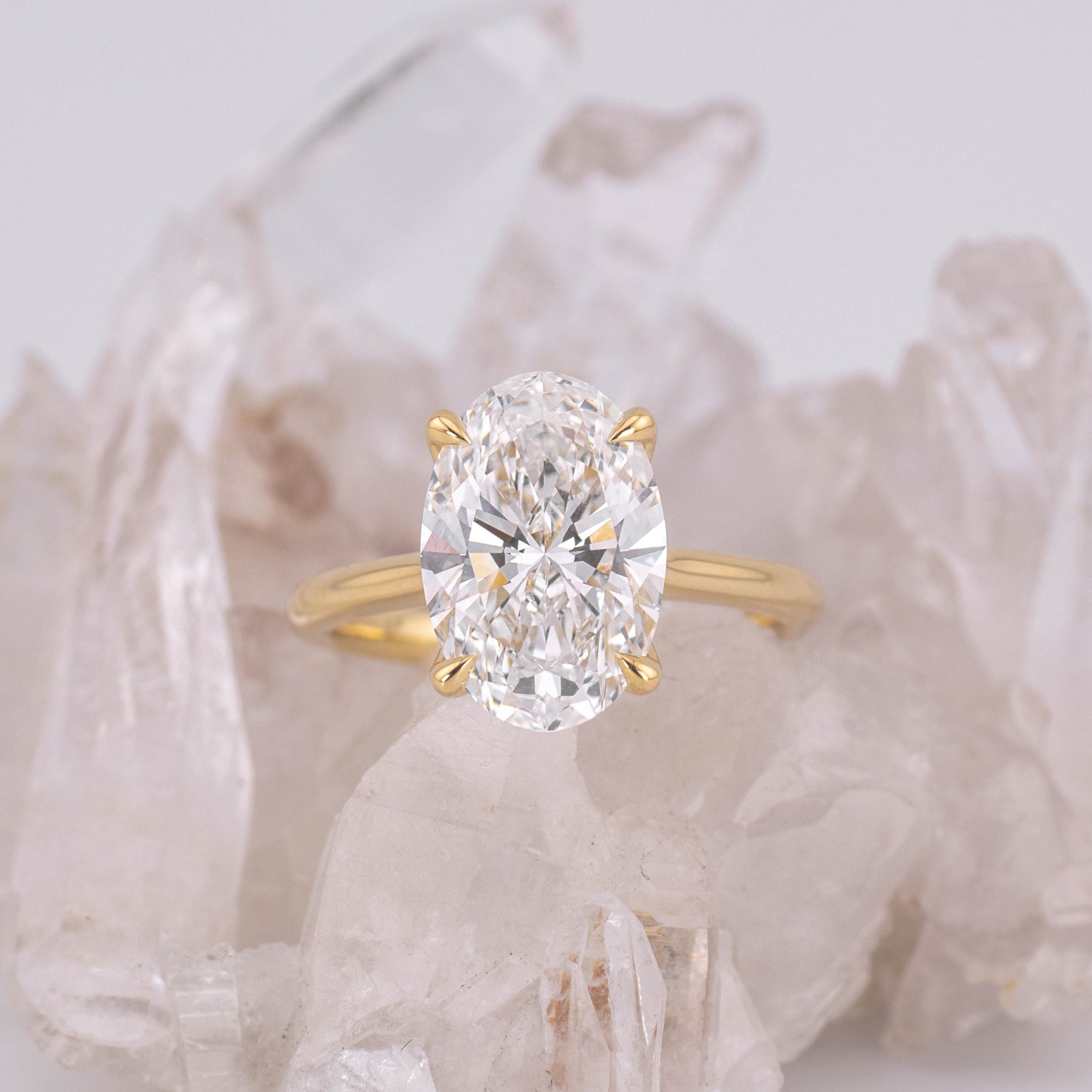 (Ready to Ship Size M) - Oval Petal 4.0 – 4 Claw Petal Basket 4.14ct E VVS2 Oval Solitaire in 18k Yellow Gold