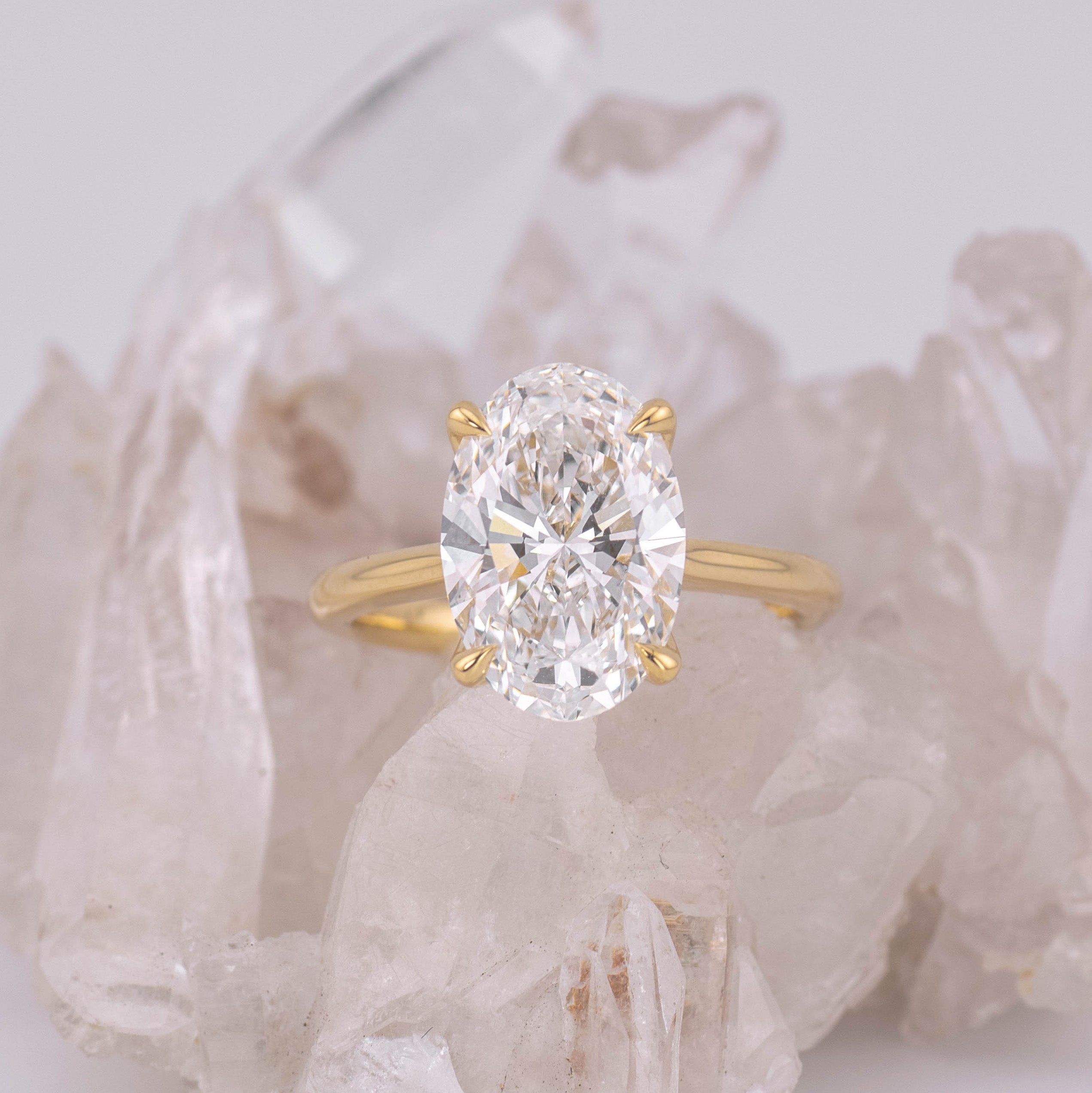 (Ready to Ship Size M) - Oval Petal 4.0 – 4 Claw Petal Basket 4.14ct E VVS2 Oval Solitaire in 18k Yellow Gold