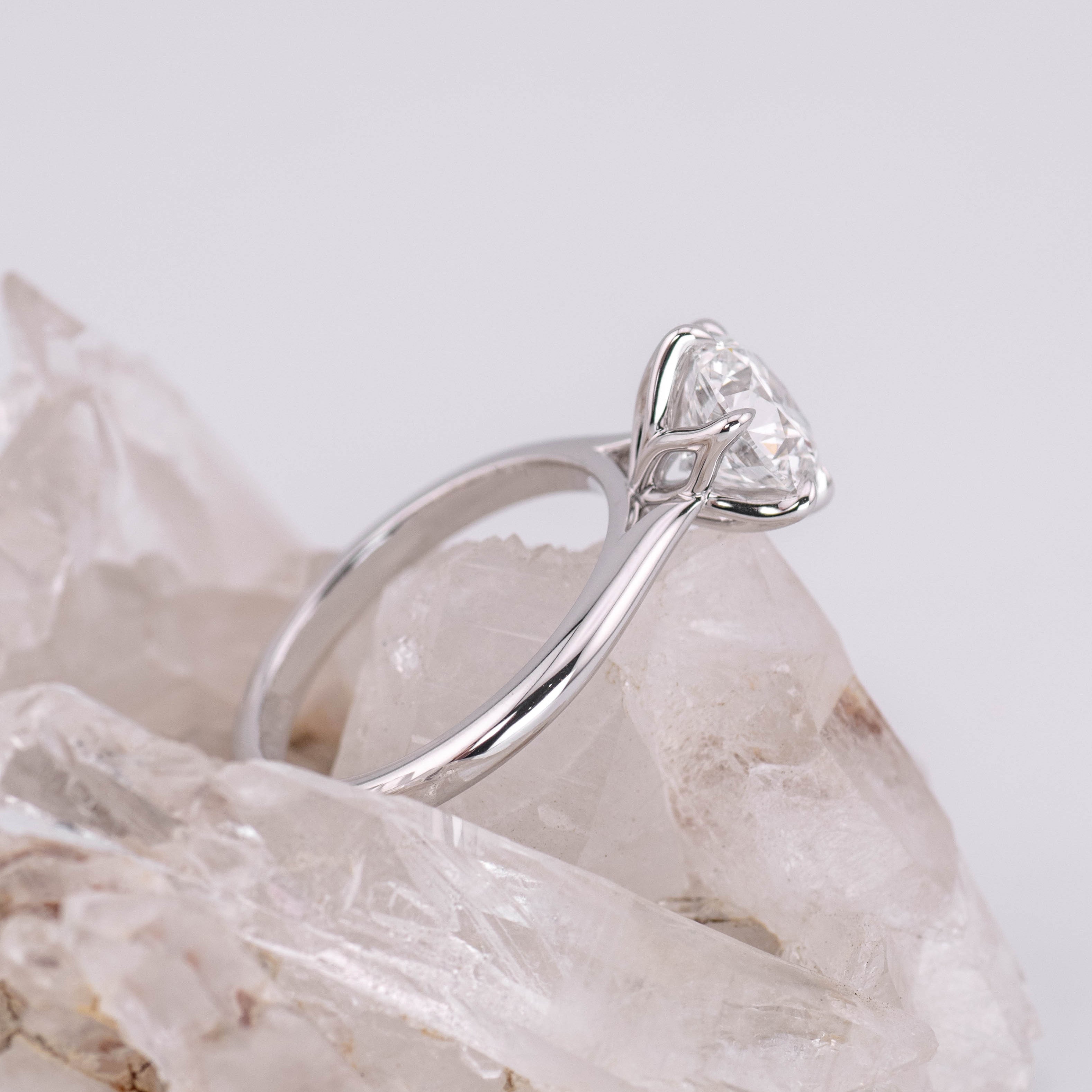 (Ready to Ship Size M) - Grace 2.0 Round Brilliant Petal Cathedral 6 2.03ct D VVS2 in 18K White Gold