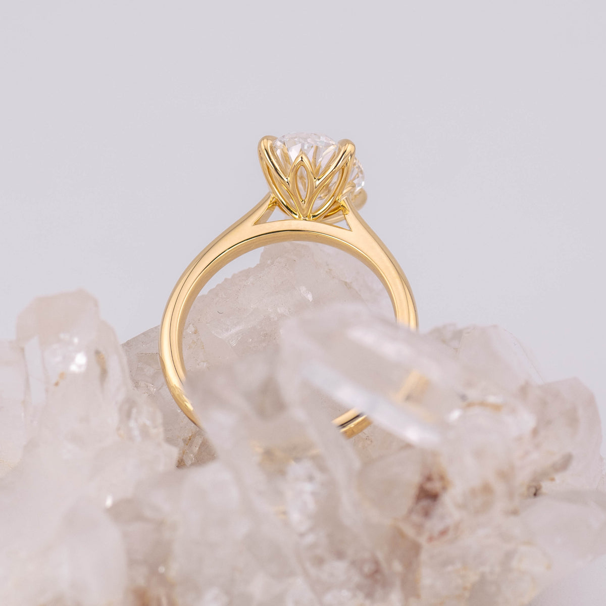 (Ready to Ship Size M) - Oval Petal 4.0 – 4 Claw Petal Basket 4.04ct E VVS2 Oval Solitaire in 18k Yellow Gold