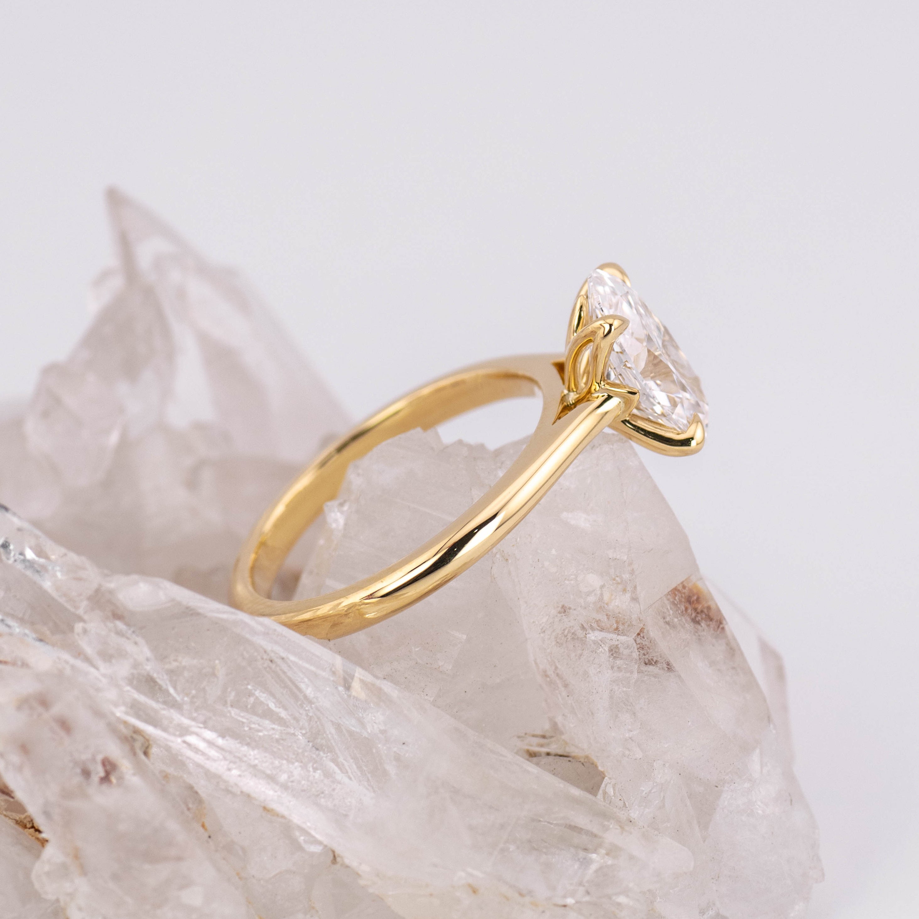 (Ready to Ship Size M) - Oval Petal 2.0 – 4 Claw Petal Basket 2.03ct D VVS2 Oval Solitaire in 18k Yellow Gold