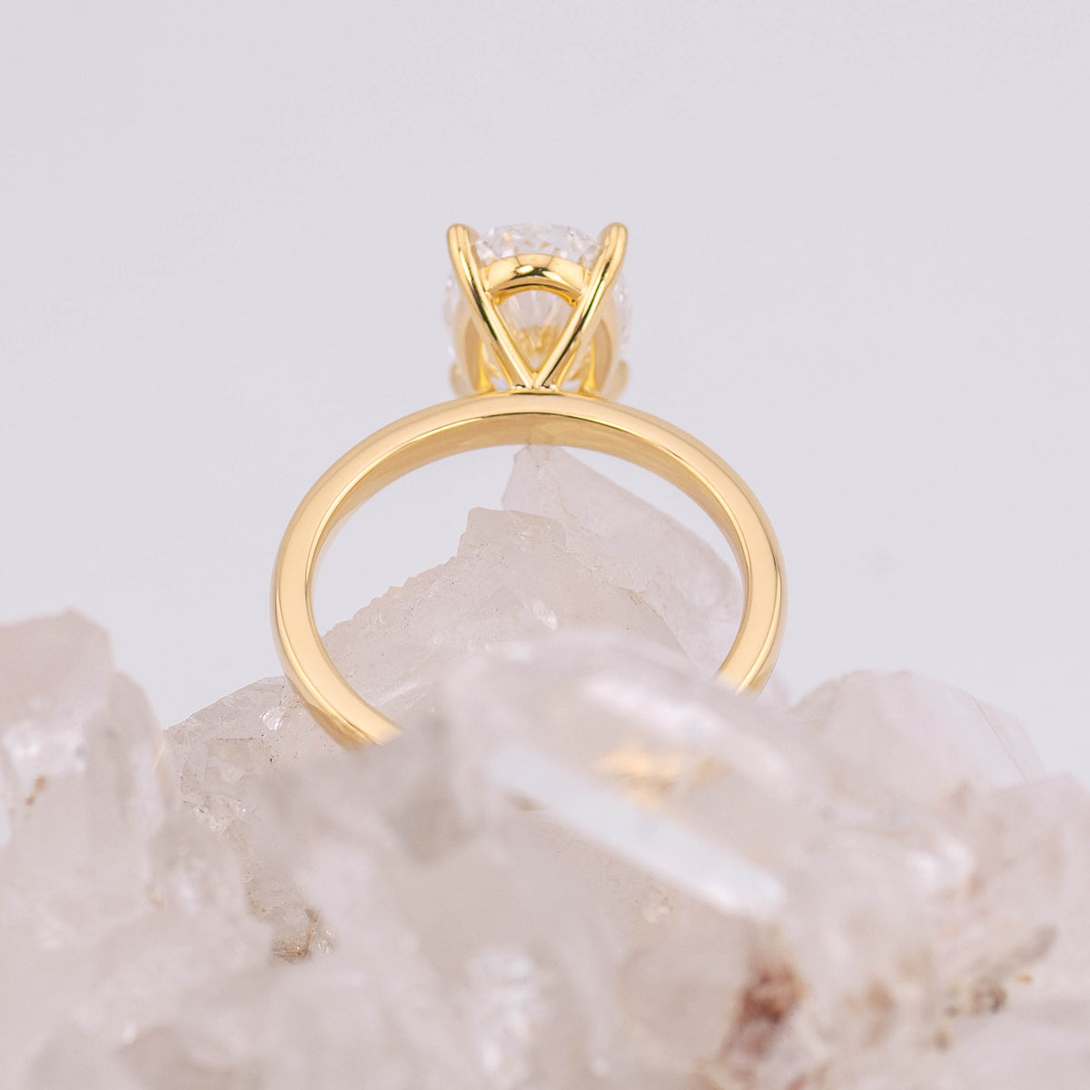 (Ready to Ship Size M) - Kate 2.5 – 4 Claw 2.52ct E VVS2 Oval Solitaire in 18k Yellow Gold