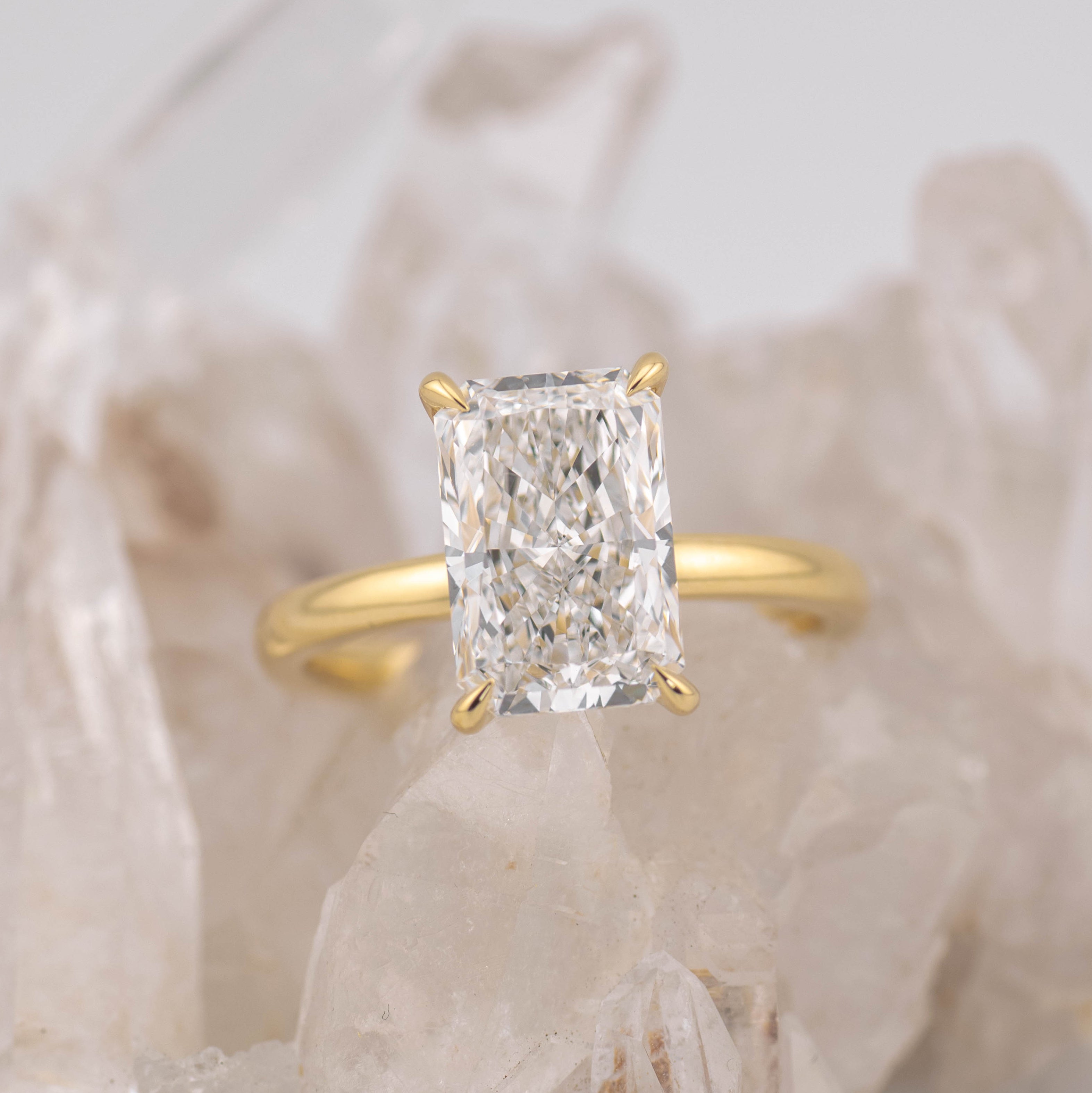 (Ready to Ship Size M) - Radiant 3.0 – 4 Claw 3.21ct D VVS2 Solitaire in 18k