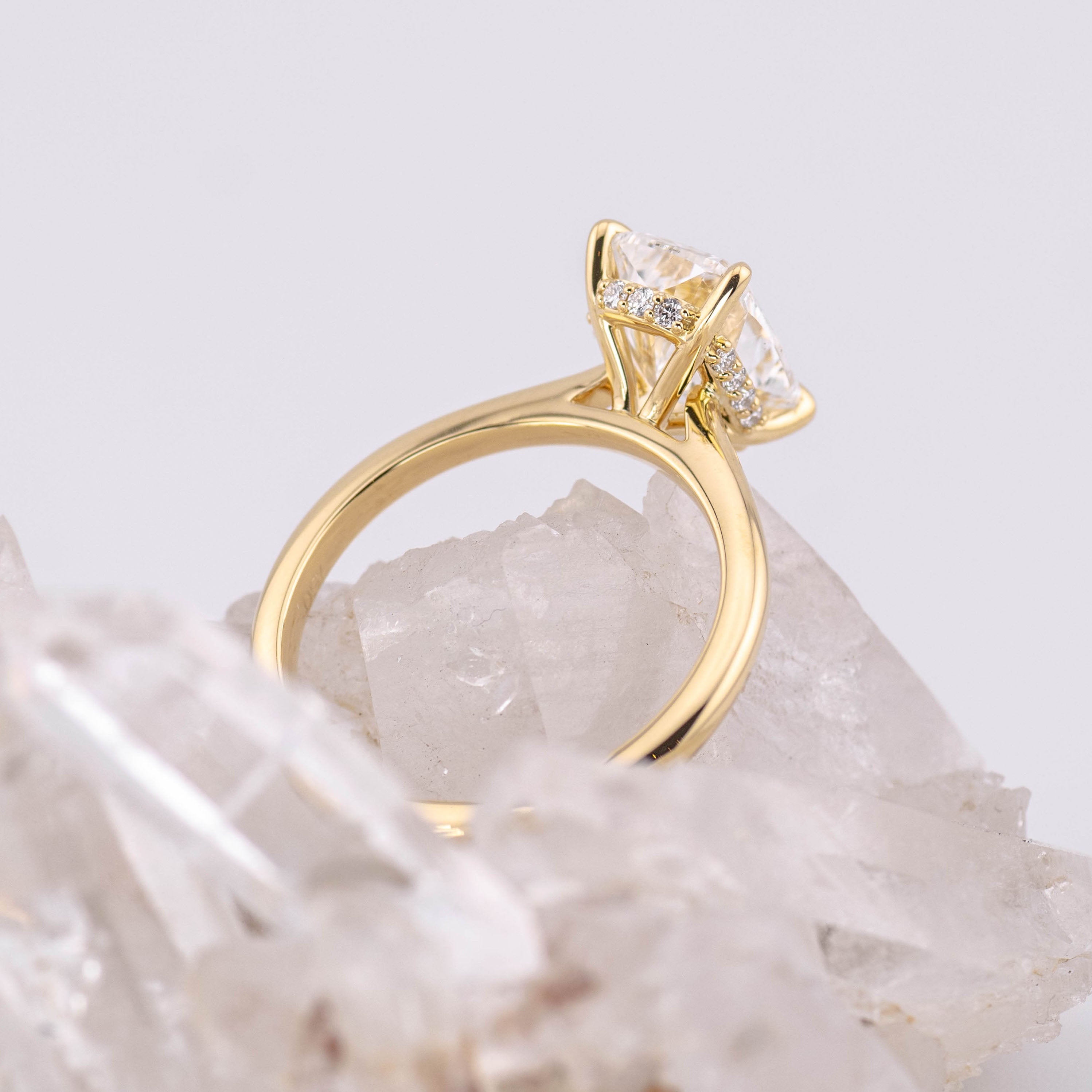 (Ready to Ship Size M) - Ruth 2.5 – Cathedral & Hidden Halo Elongated Cushion 2.51ct F VVS2 Solitaire in 18k Yellow Gold