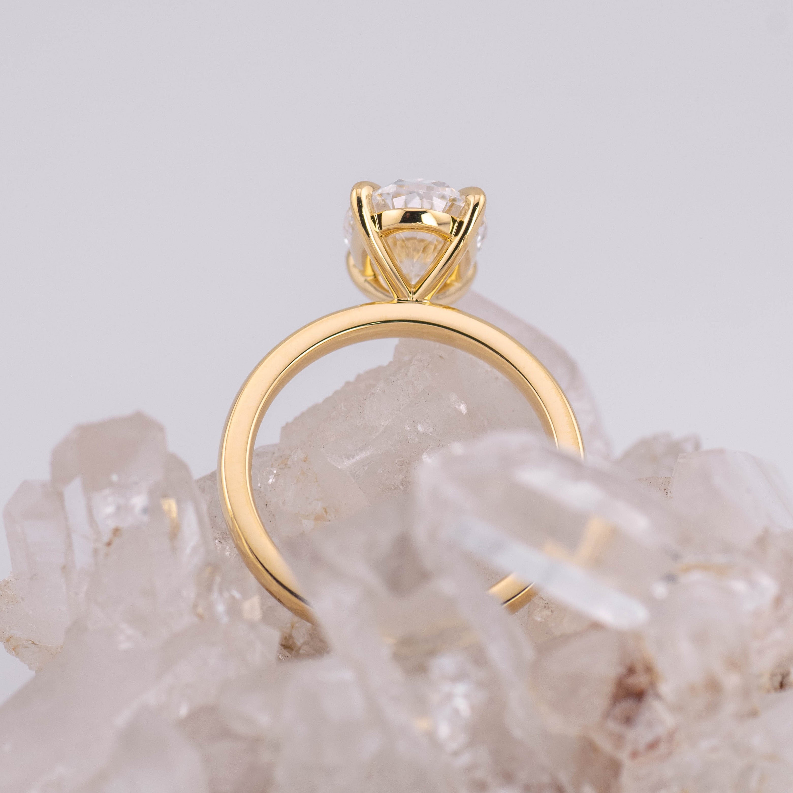 (Ready to Ship Size M) - Kate 3.0 – 4 Claw 3.04ct E VVS2 Oval Solitaire in 18k Yellow Gold