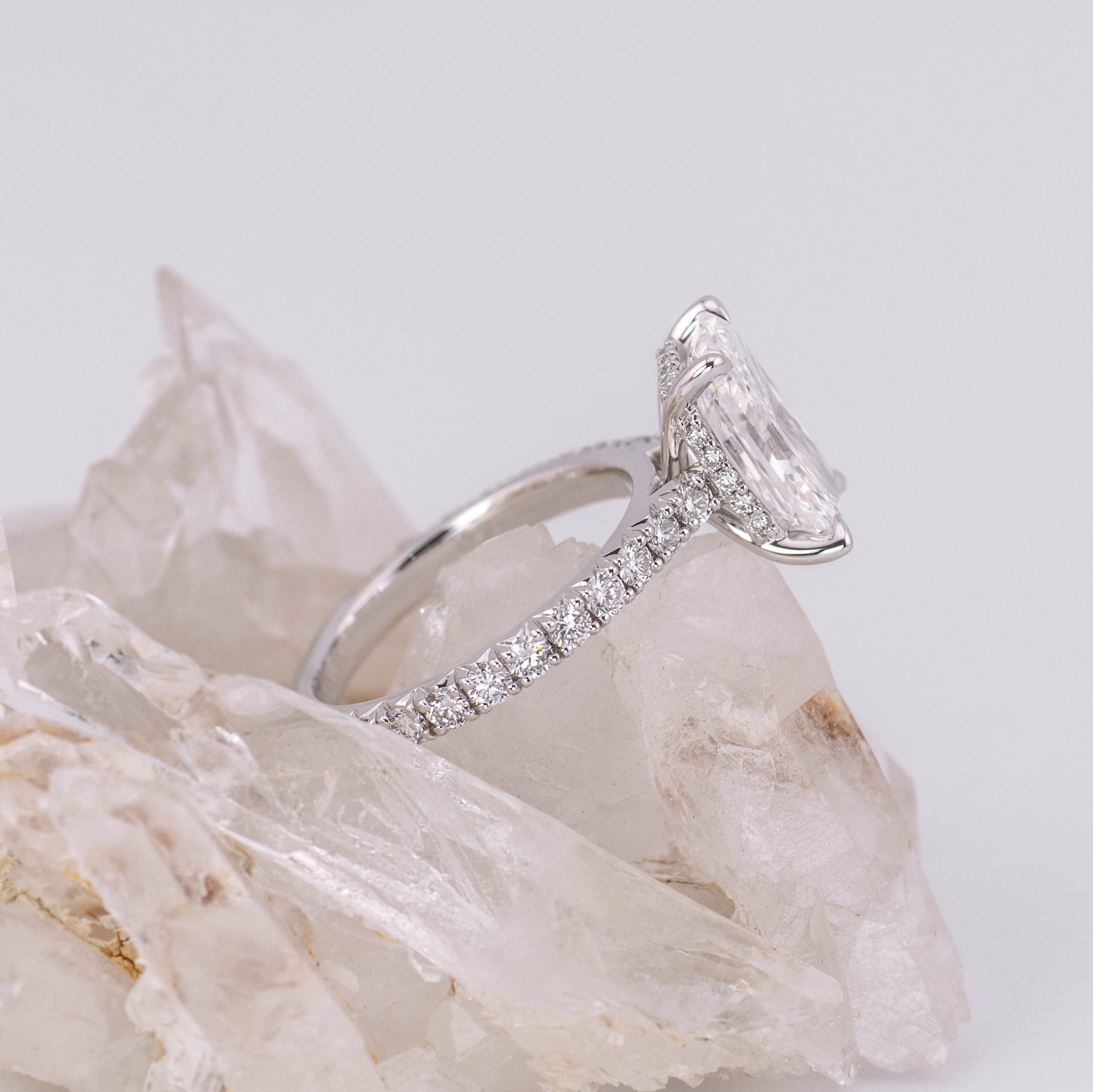 (Ready to Ship Size M) - 3.2ct Radiant Solitaire with Hidden Halo & French Pave Band 18k White Gold