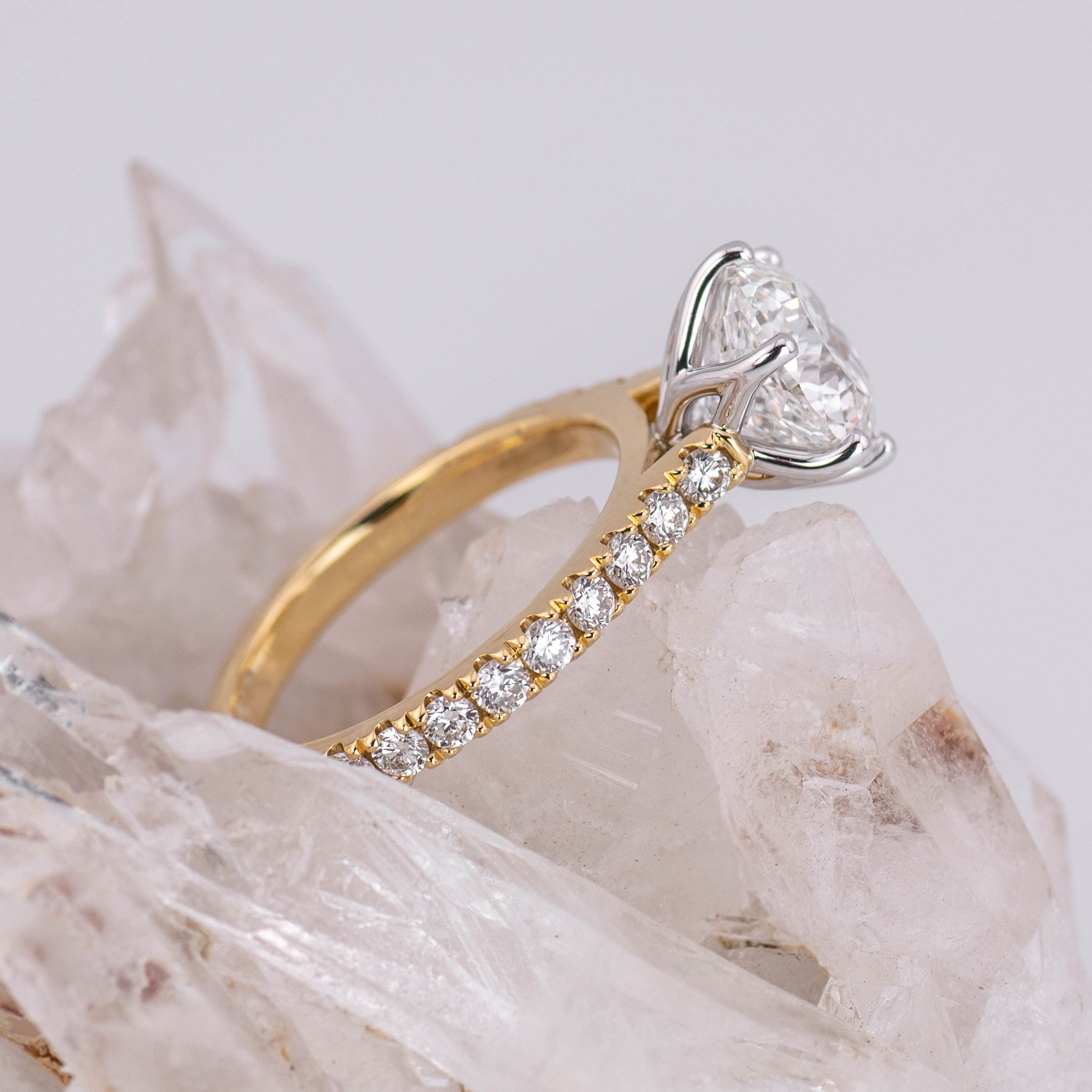 (Ready to Ship Size M) - Portuguese Cut Petal Pave Solitaire – 6 Petal Claw Round 3.04ct F VVS2 in 2 Tone 18k Gold