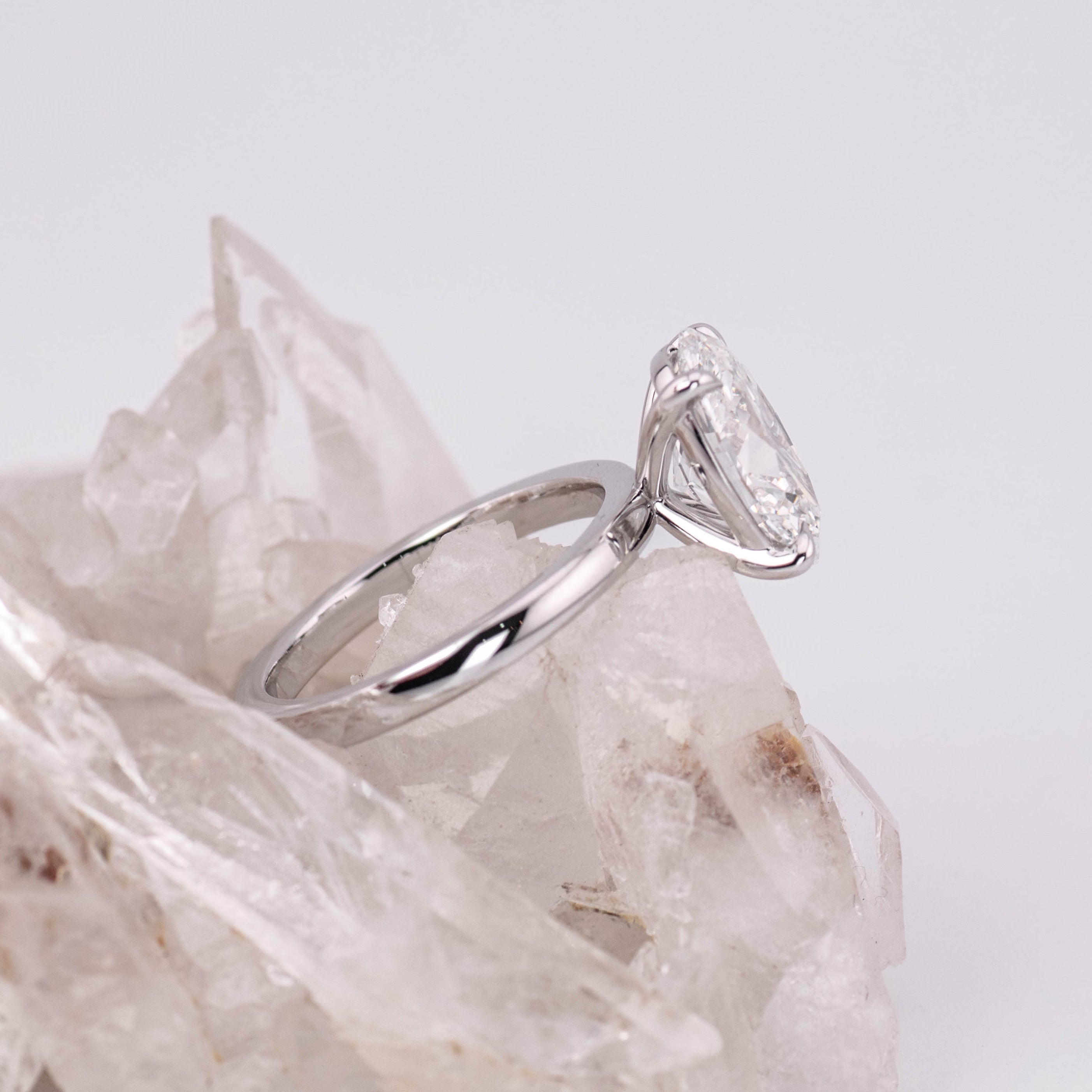 (Ready to Ship Size L) - Kate – 4 Claw 2.84ct E VVS2 Oval Solitaire in 18k White Gold