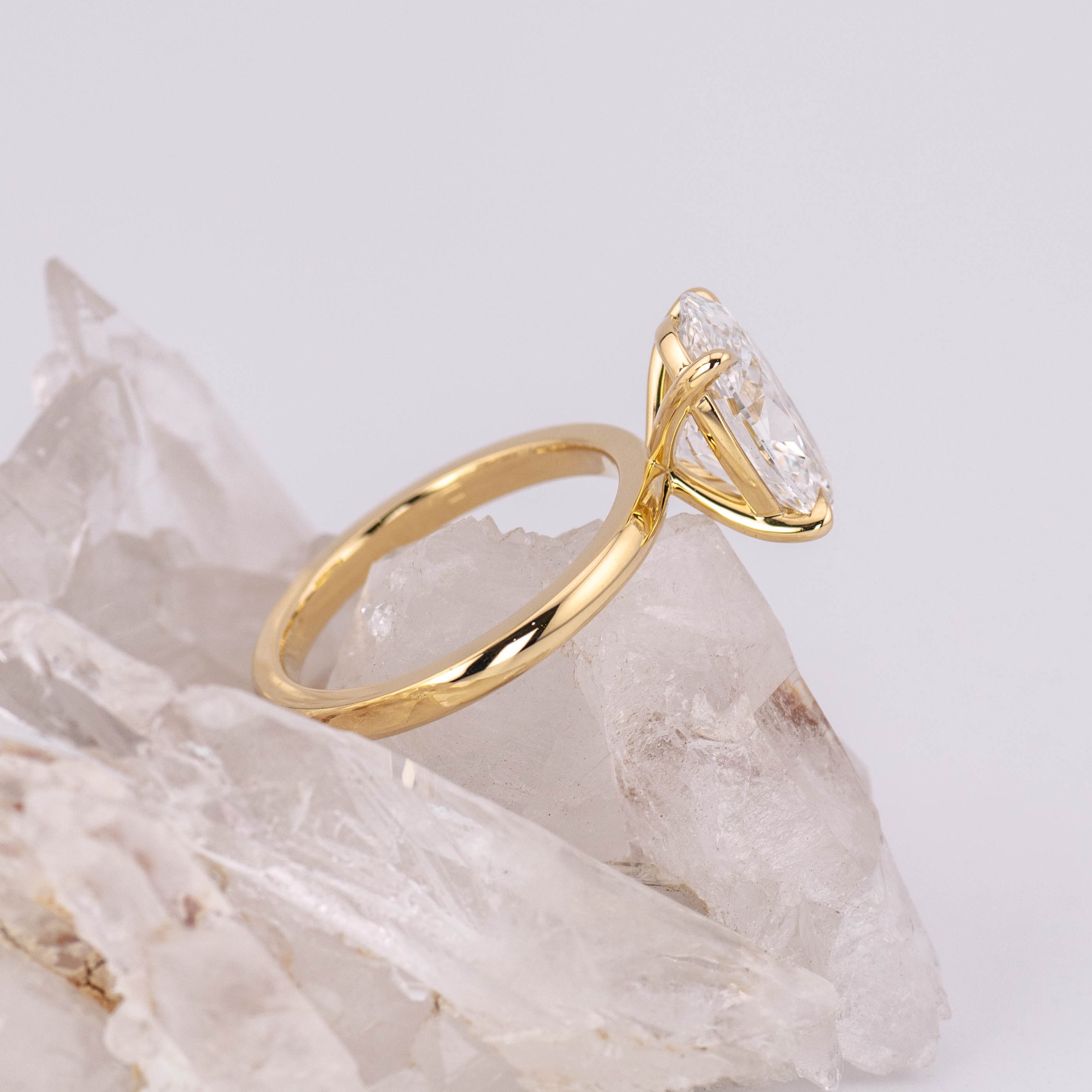 (Ready to Ship Size L) - Kate 3.0 – 4 Claw 3.26ct E VVS2 Oval Solitaire in 18k Yellow Gold
