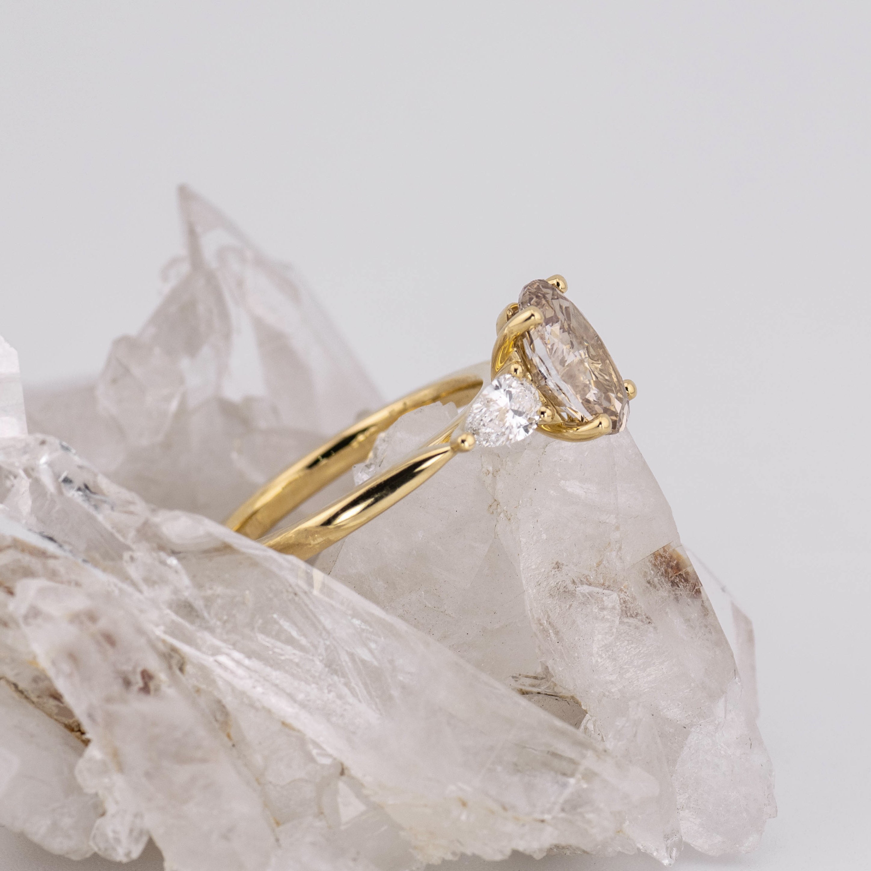 (Ready to Ship Size M) - Fancy Brown 2.04ct VVS1 Oval Trilogy in 18k Yellow Gold