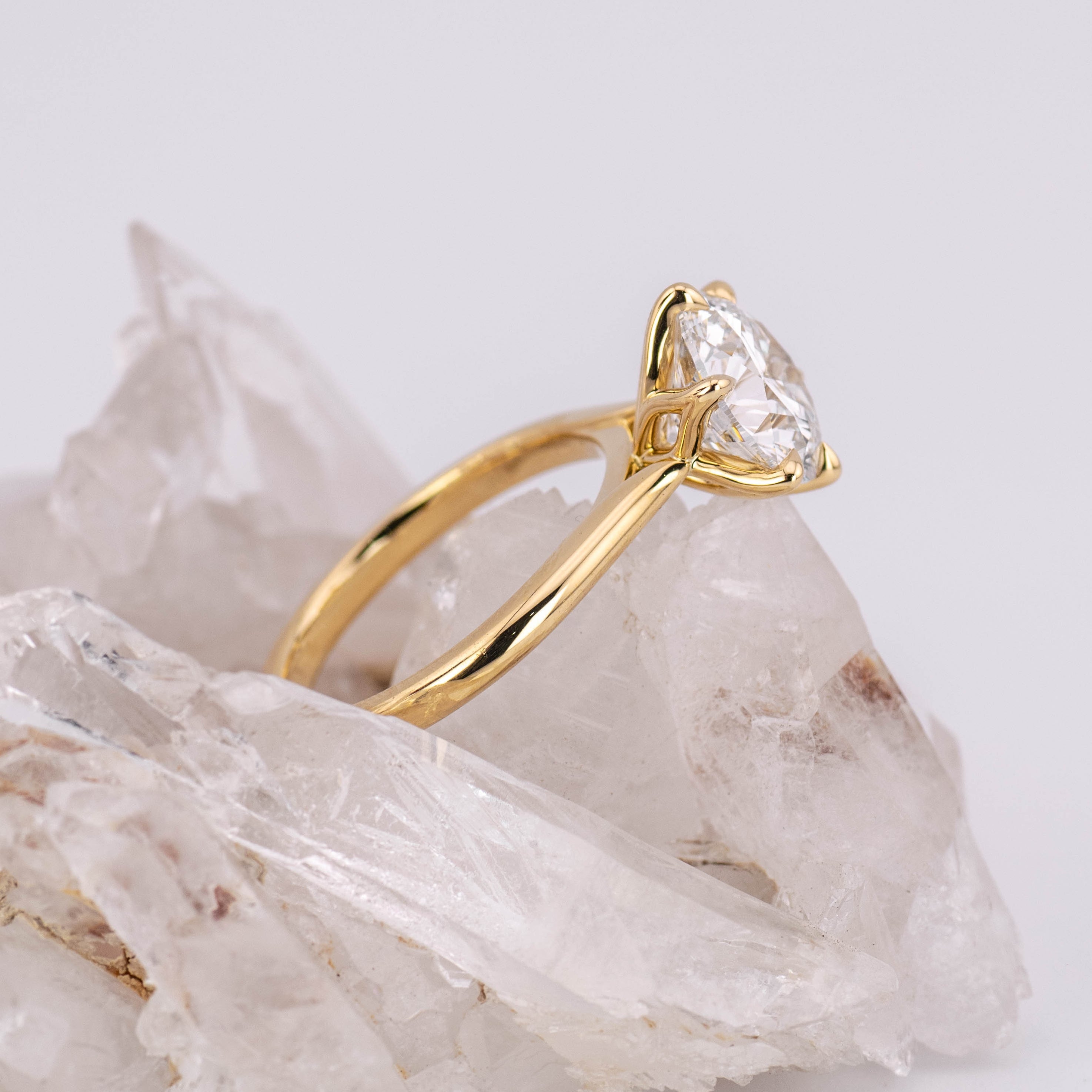 (Ready to Ship Size M) - Grace 3.0 Round Brilliant Petal Cathedral 3.04ct E VVS2 in 18k Yellow Gold