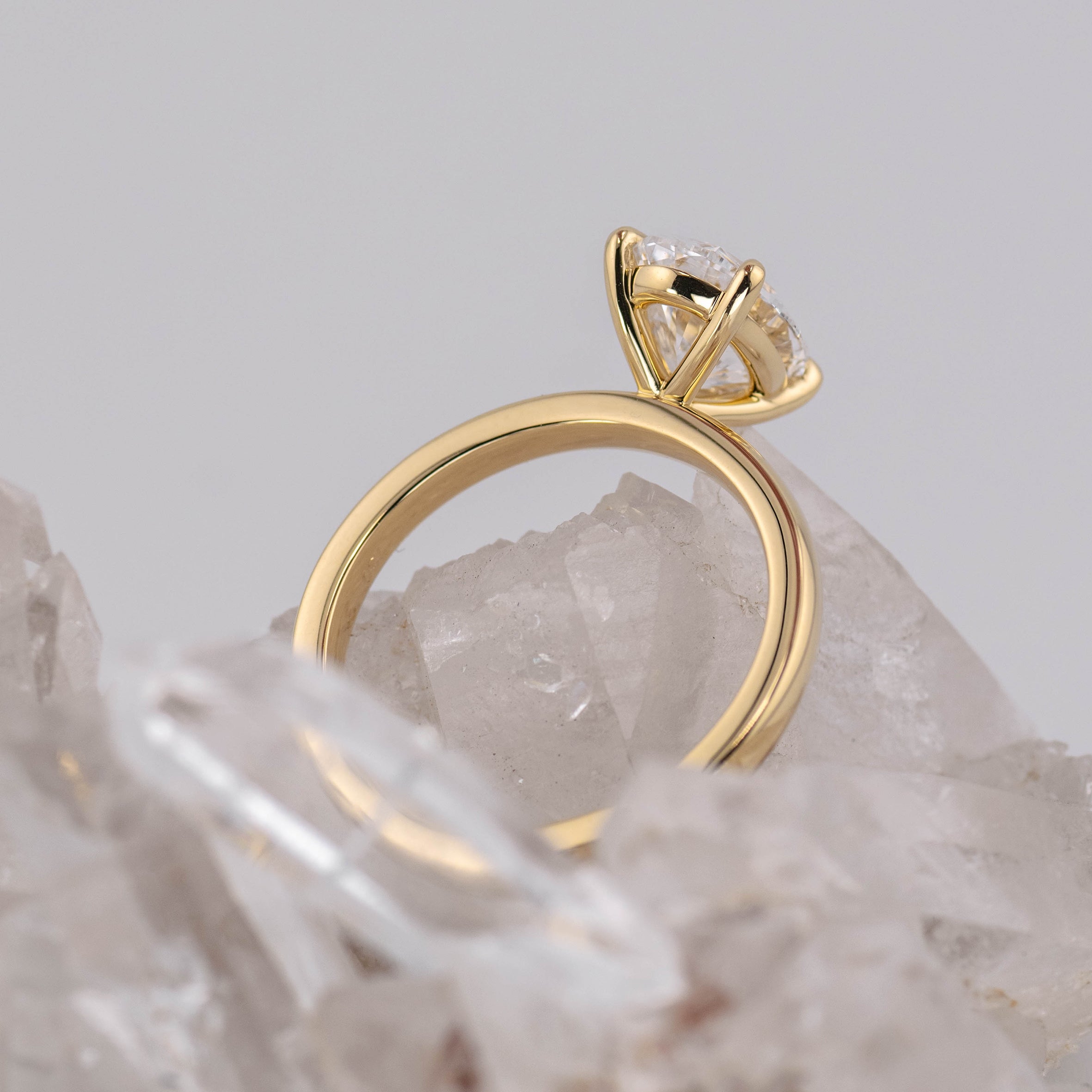 (Ready to Ship Size M) - Kate 2.0 – 4 Claw 2.01ct D VVS2 Oval Solitaire in 18k Yellow Gold