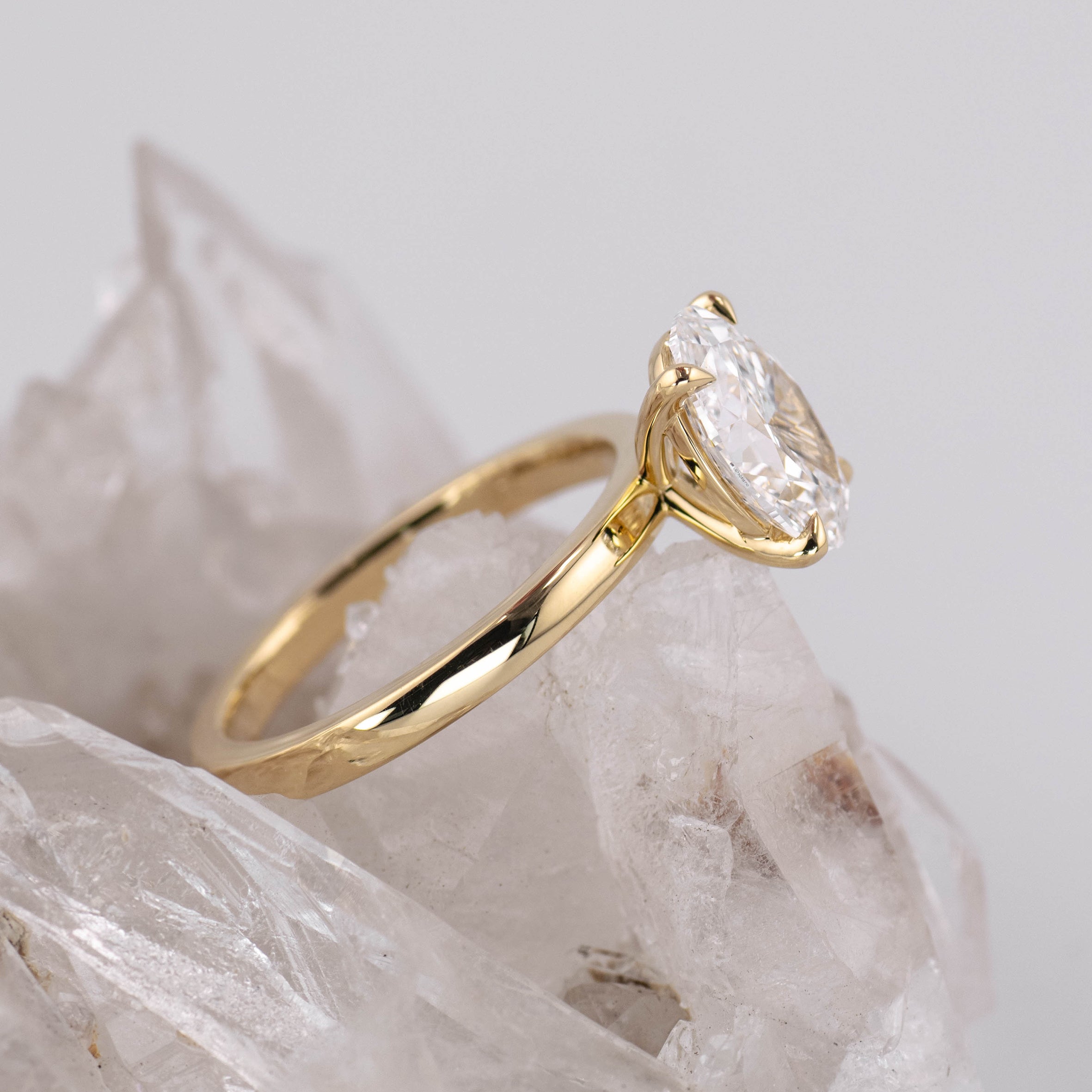 (Ready to Ship Size M) - Kate 2.0 – 4 Claw 2.01ct D VVS2 Oval Solitaire in 18k Yellow Gold