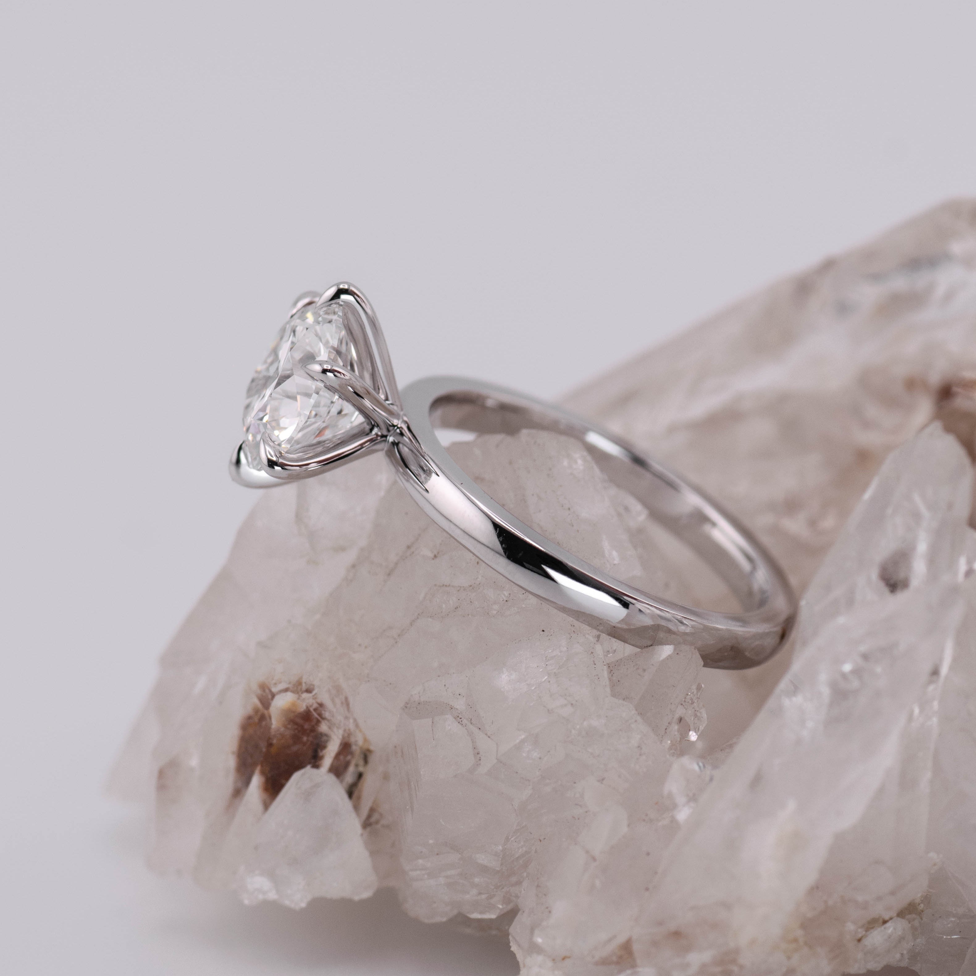 (Ready to Ship Size M) - Billie 2.0 – 6 Claw 2.04ct E VVS2 Round Solitaire in 9k White Gold