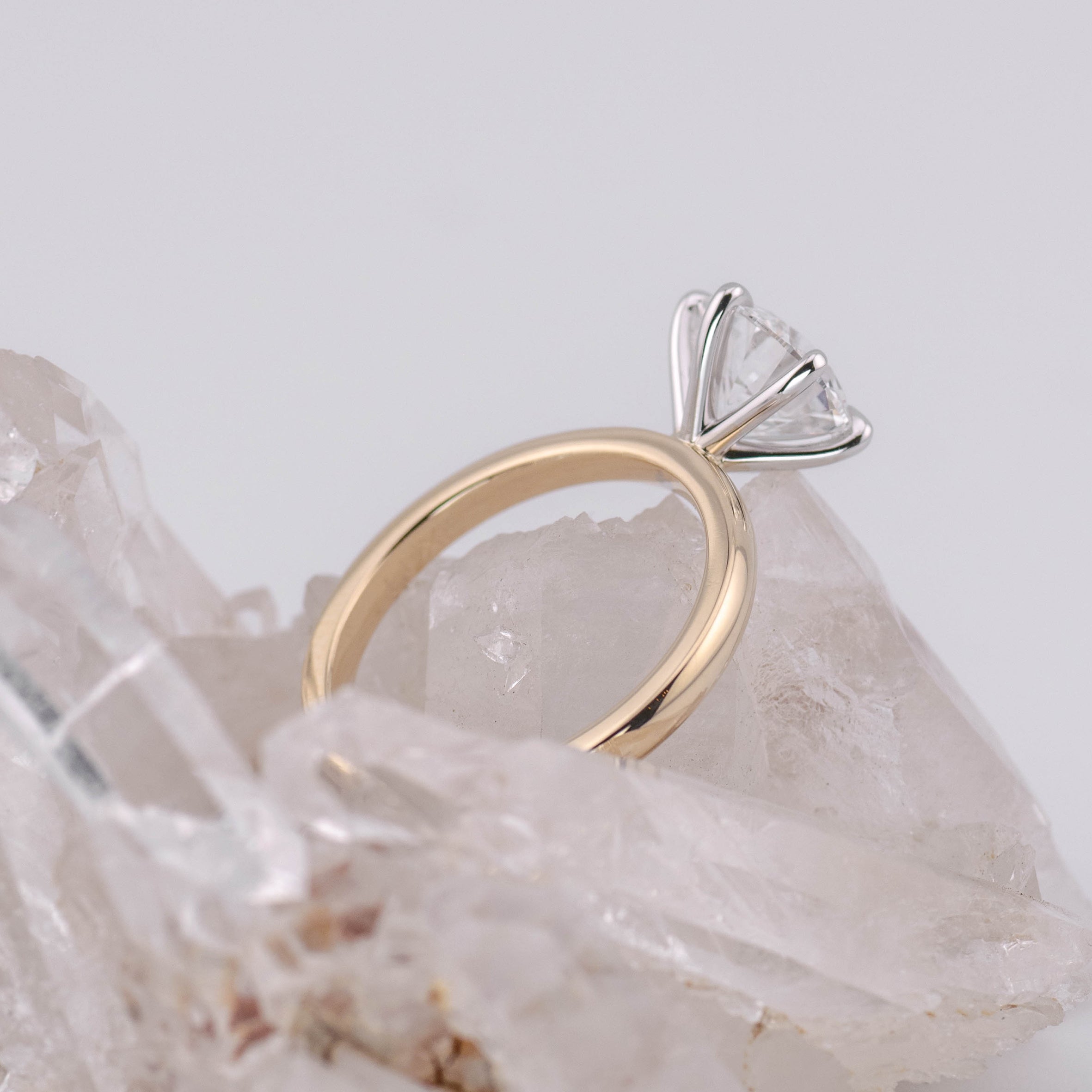 (Ready to Ship Size L) - Billie 2.0 – 6 Claw 2.05ct E VVS2 Round Solitaire 9k 2 Tone Gold