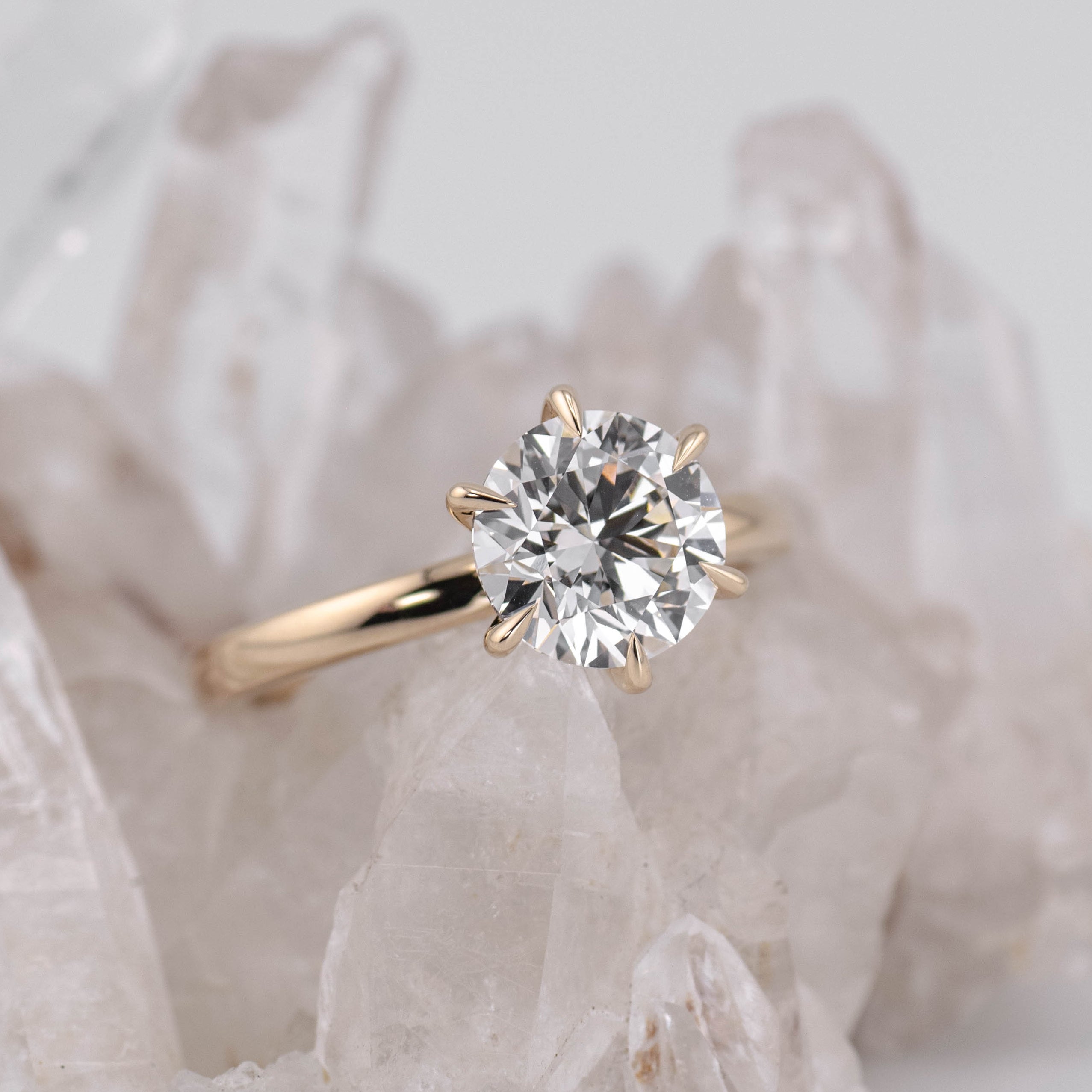 (Ready to Ship Size M) - Billie 2.0 – 6 Claw 2.07ct E VVS2 Round Solitaire in 9k Yellow Gold