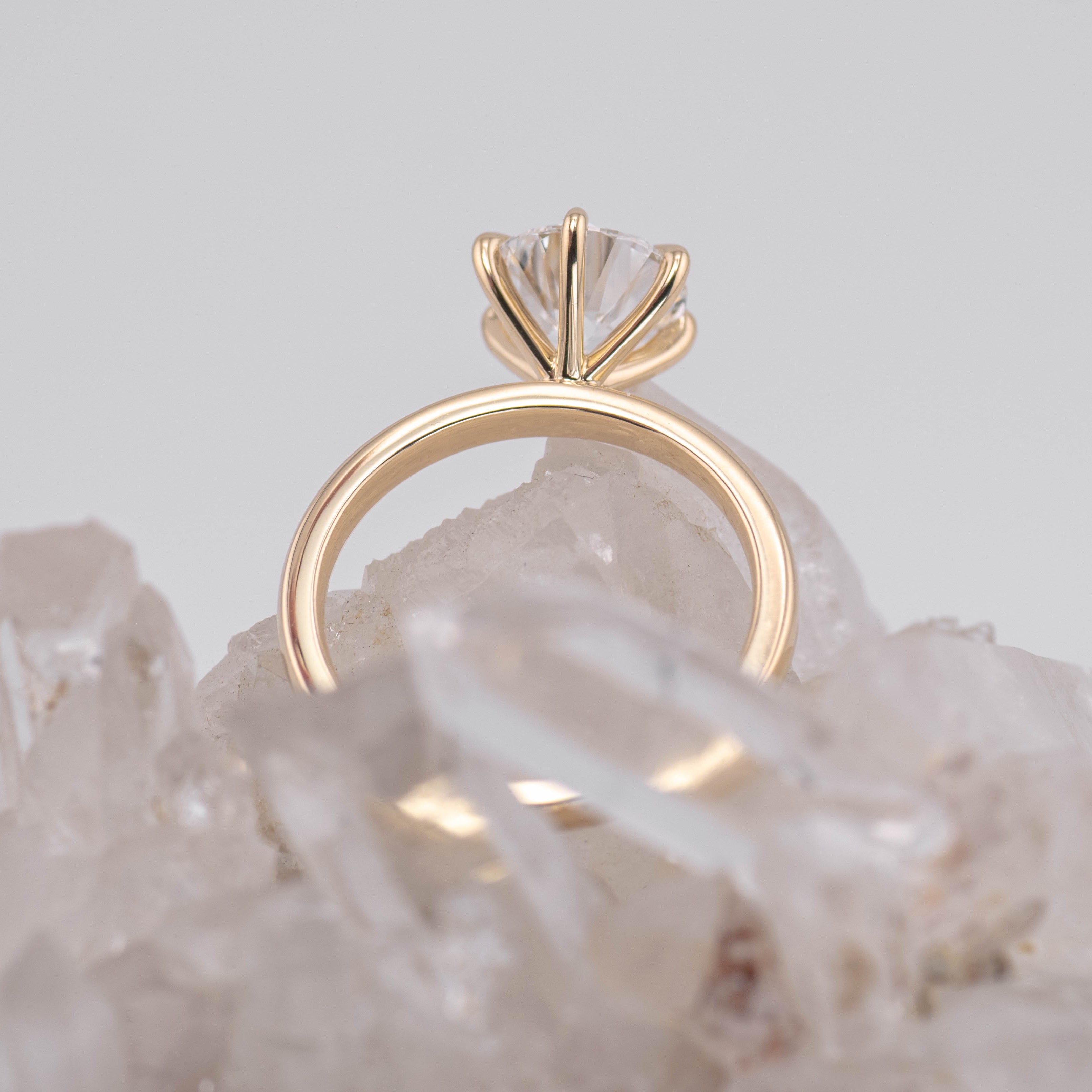 (Ready to Ship Size M) - Billie 2.0 – 6 Claw 2.07ct E VVS2 Round Solitaire in 9k Yellow Gold