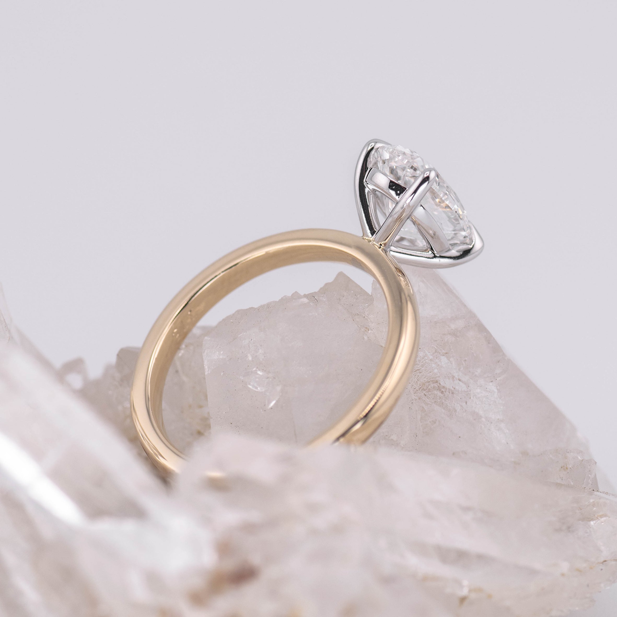 (Ready to Ship Size M) - Kate 2.0 – 4 Claw 2.08ct E VVS2 Oval Solitaire in 9k 2 Tone Gold