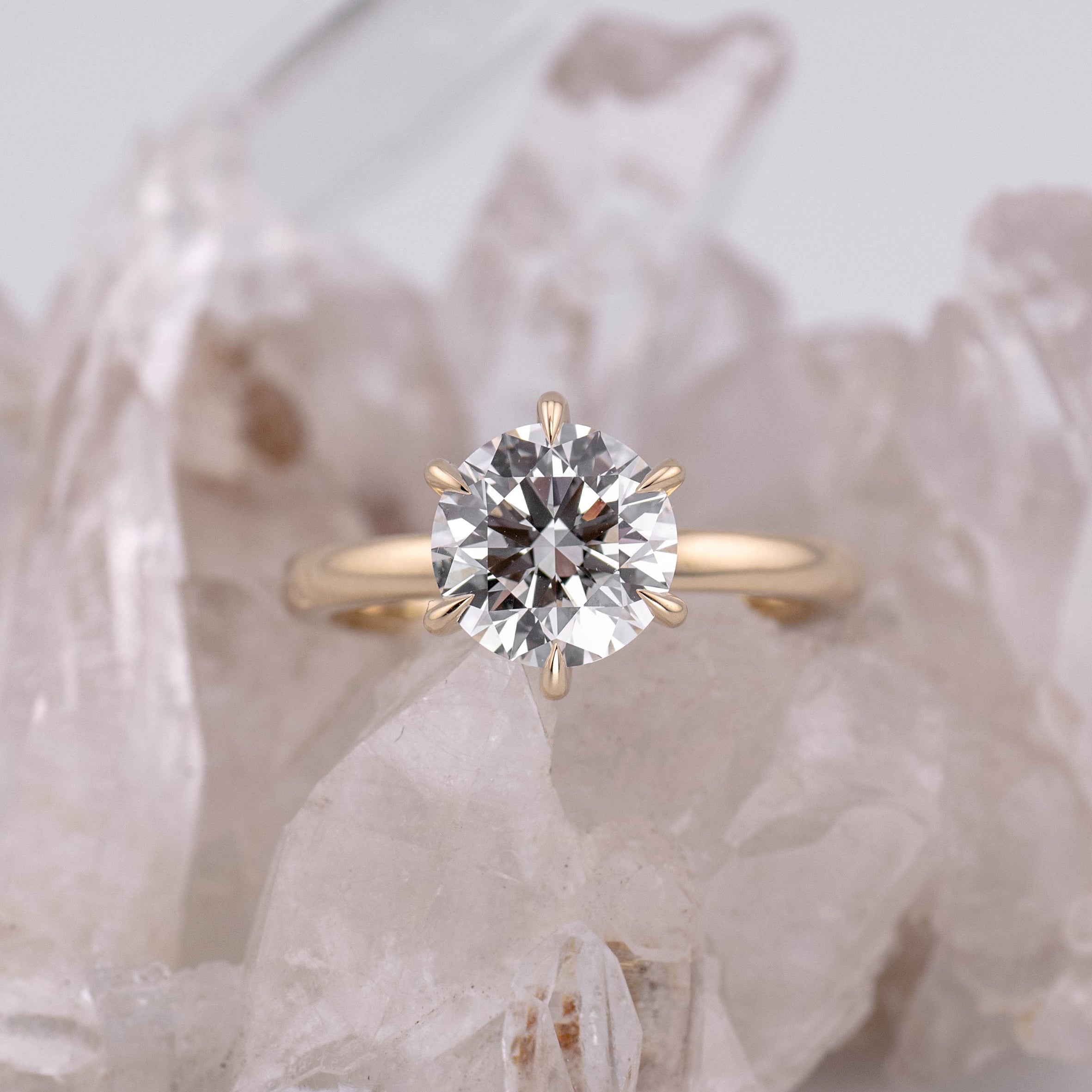 (Ready to Ship Size M) - Billie 2.0 – 6 Claw 2.09ct E VVS2 Round Solitaire 9k Yellow Gold