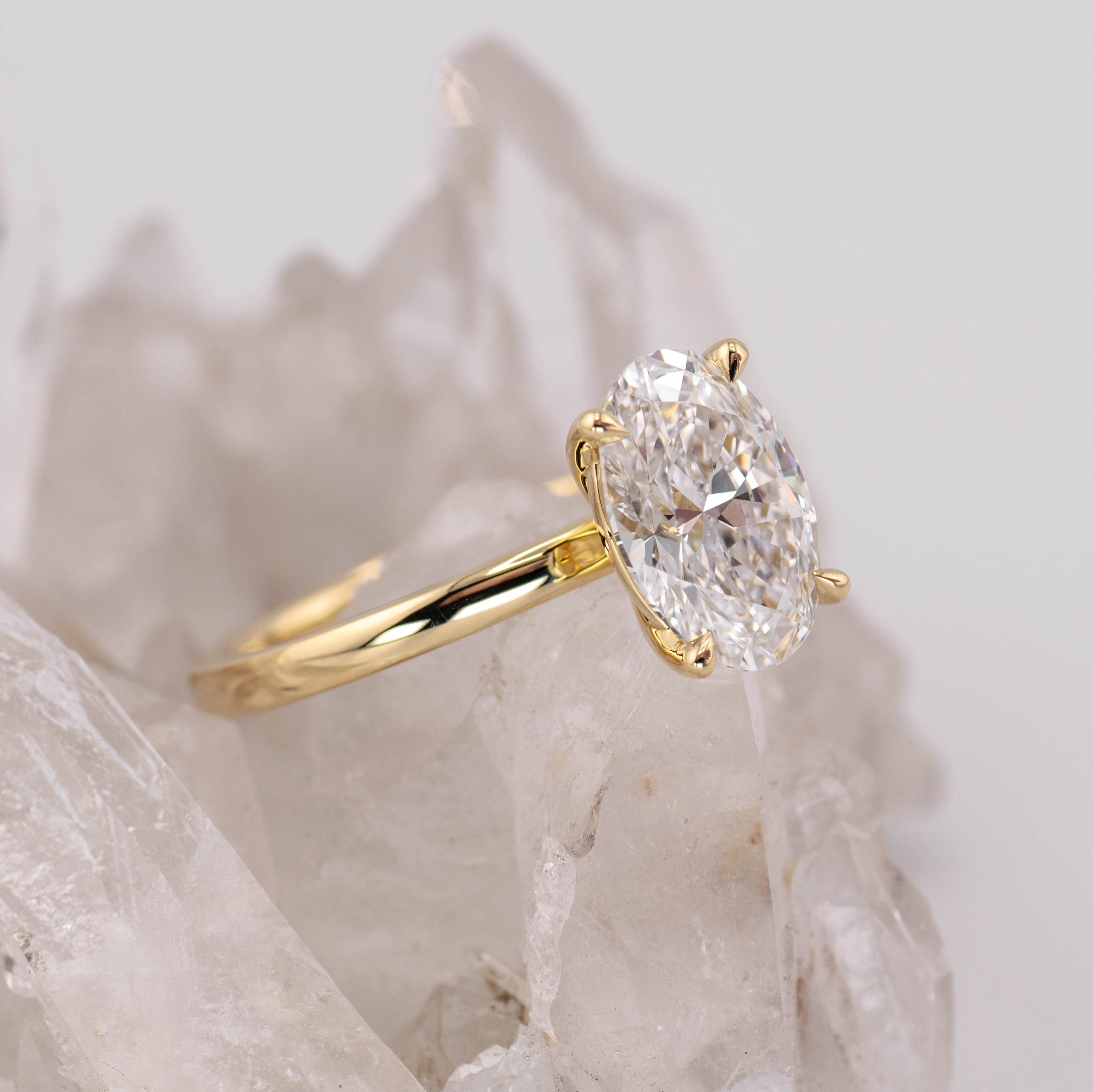 (Ready to Ship Size M) - Kate 2.5 – 4 Claw 2.50ct E VVS2 Oval Solitaire in 18k Yellow Gold