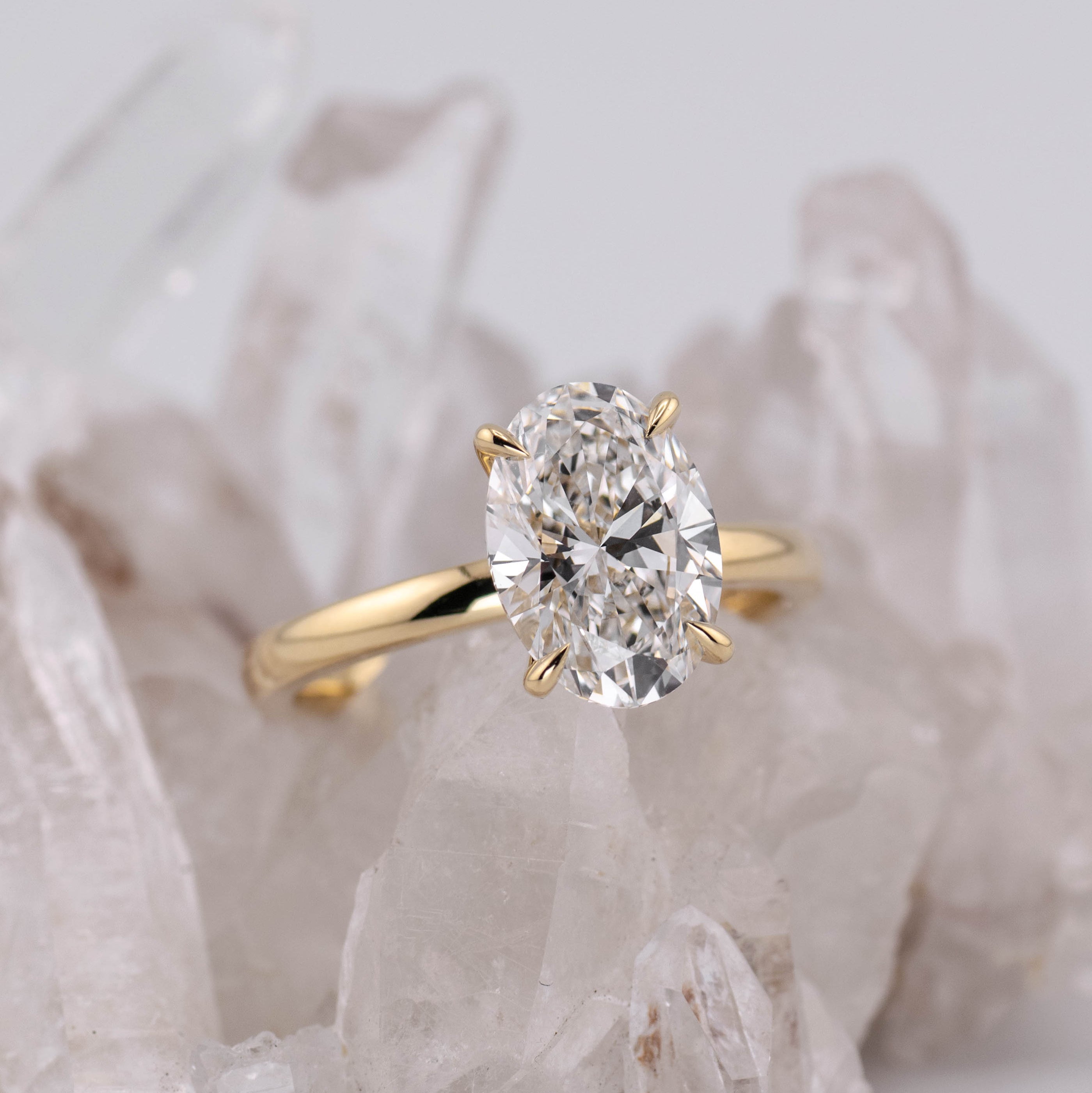 (Ready to Ship Size M) - Kate 2.5 – 4 Claw 2.63ct E VVS2 Oval Solitaire in 18k