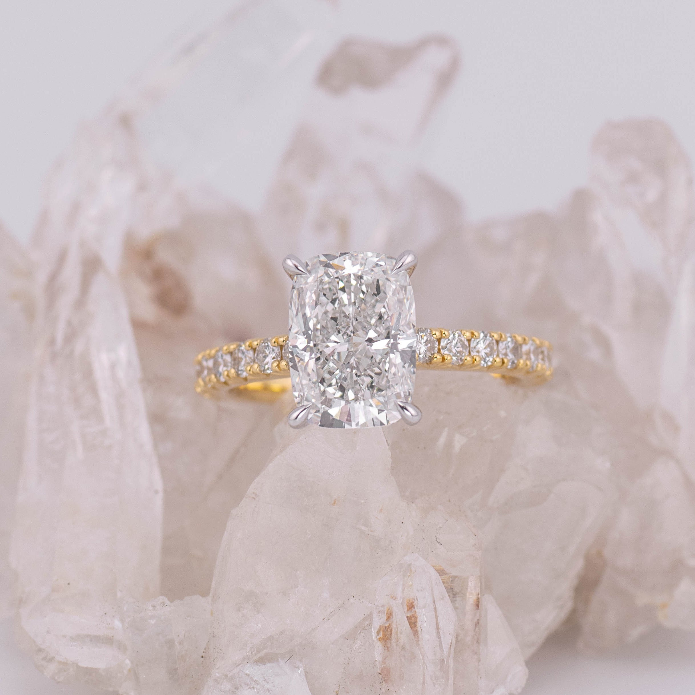 (Ready to Ship Size M) - 2.79ct Elongated Cushion Solitaire with Hidden Halo & French Pave Band 18k 2 Tone Gold