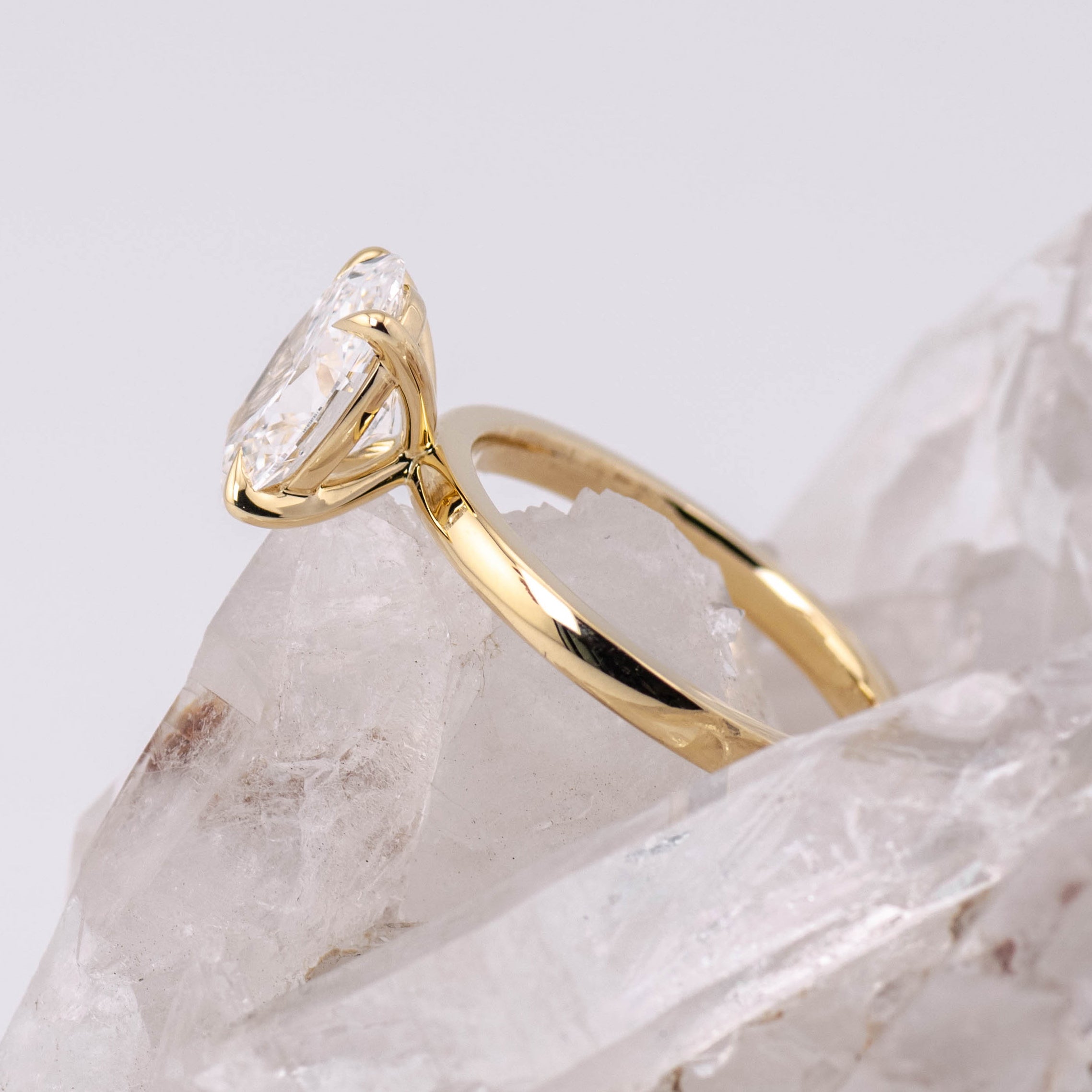 (Ready to Ship Size M) - Kate 2.0 – 4 Claw 2.01ct E VVS2 Oval Solitaire 18k