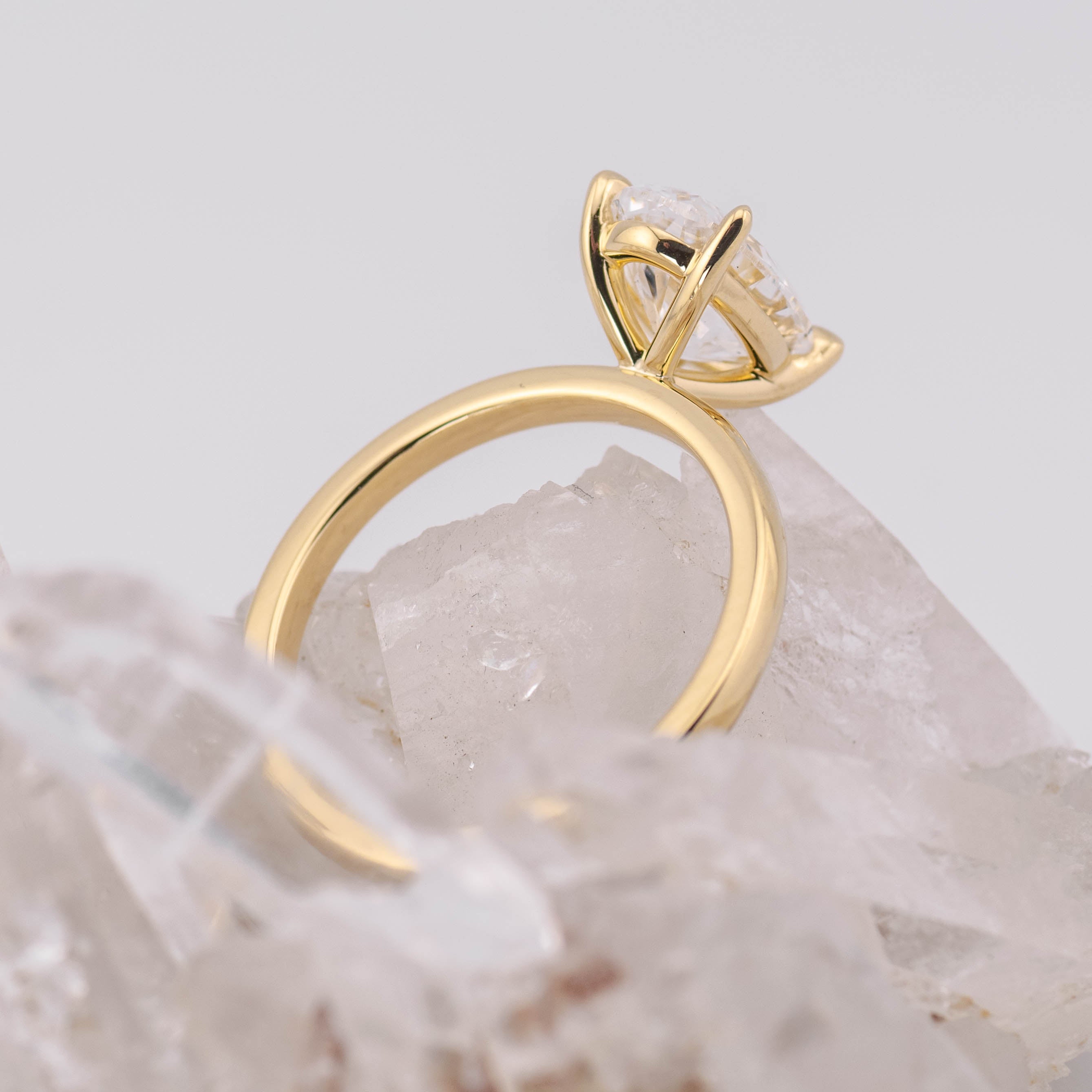 (Ready to Ship Size M) - Kate 2.0 – 4 Claw 2.22ct D VVS2 Oval Solitaire 18k