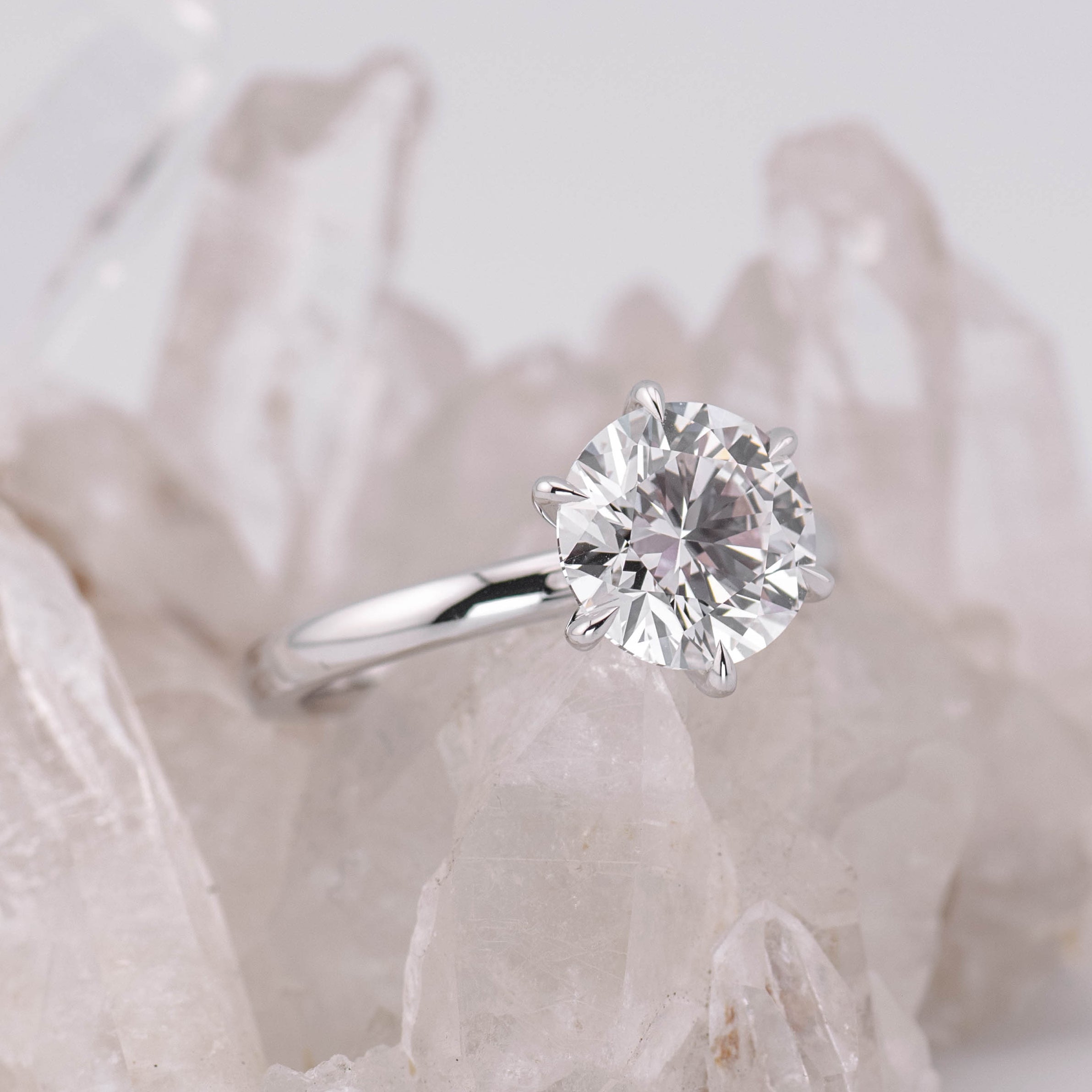 (Ready to Ship Size M) - Billie 2.5 – 6 Claw 2.51ct D VVS2 Round Solitaire 18k White Gold
