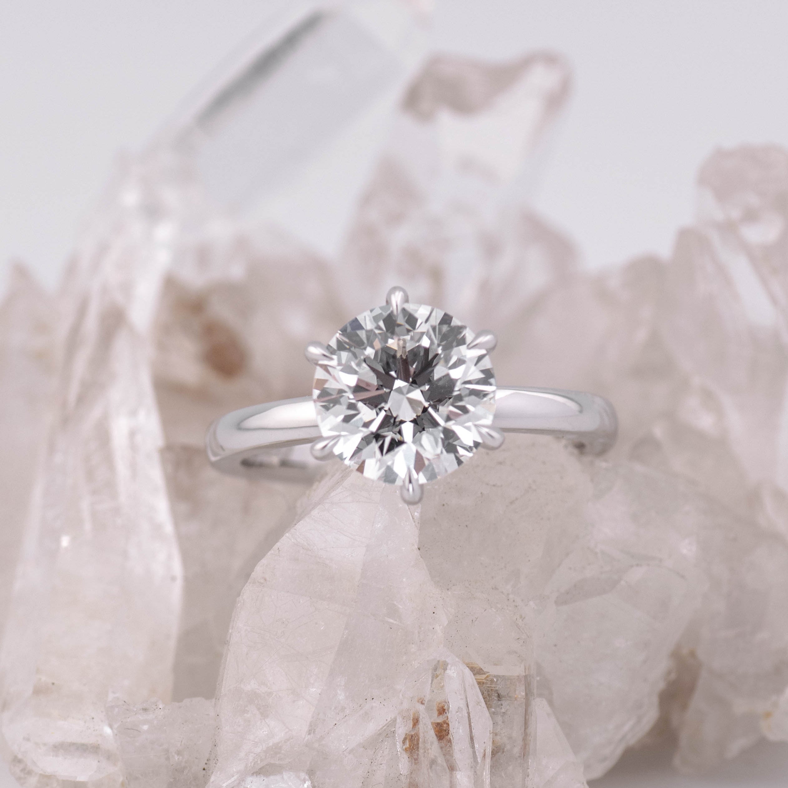 (Ready to Ship Size M) - Billie 2.5 – 6 Claw 2.51ct D VVS2 Round Solitaire 18k White Gold