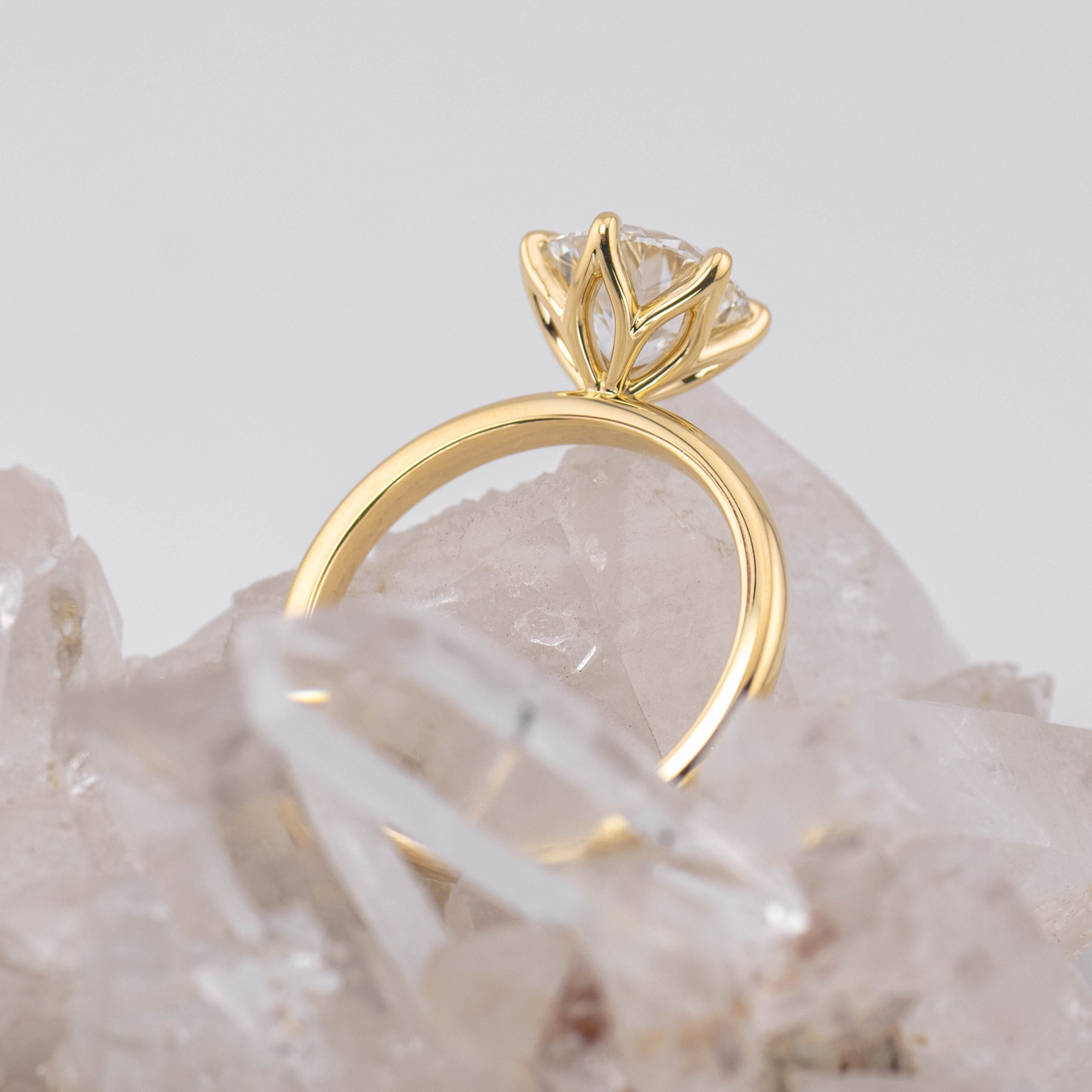 (Ready to Ship Size M) - Petal 2 – 6 Petal Claw 2.04ct D VVS2 Round Solitaire in 18K Yellow Gold