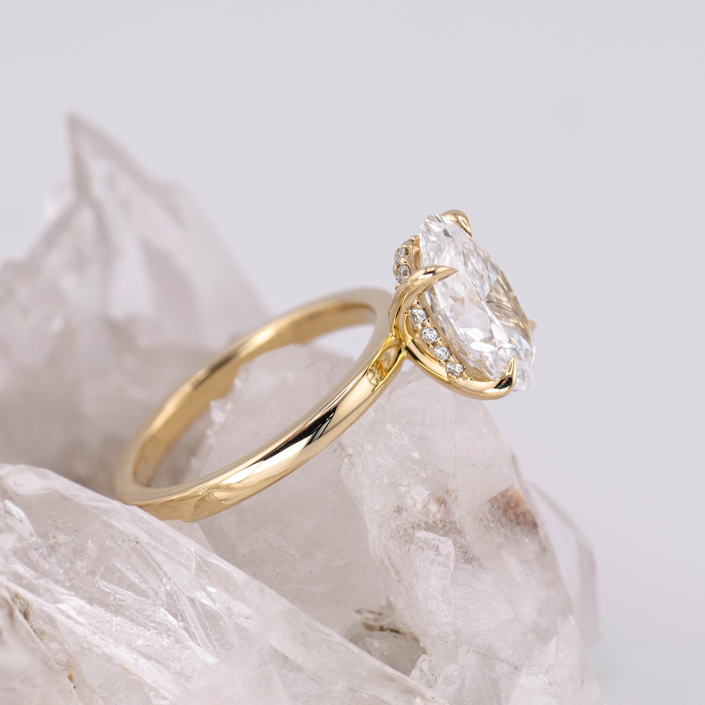 Bella 3.0 – 4 Claw 3ct D VVS2 Oval Solitaire in 18k Yellow Gold (Custom Listing)