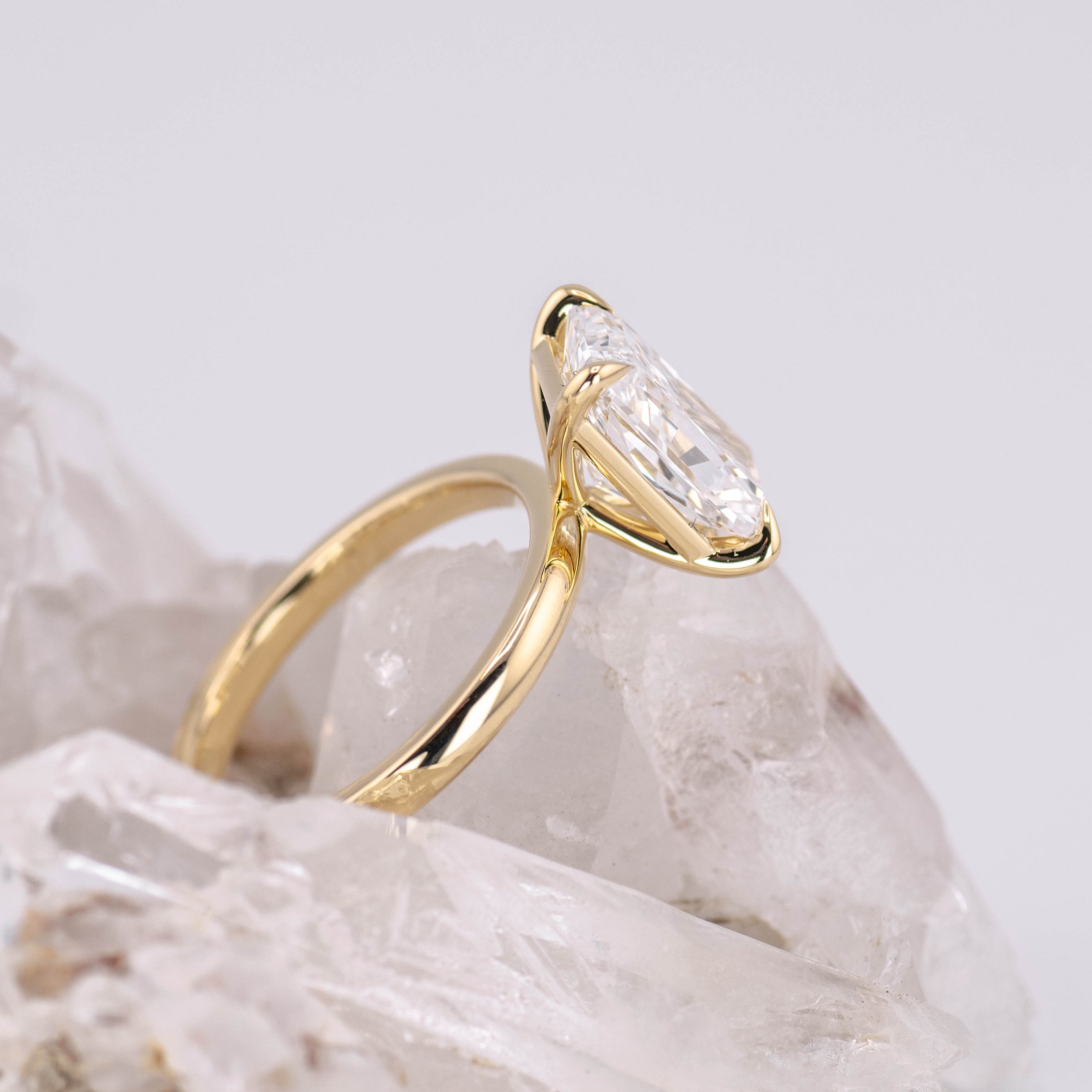 (Ready to Ship Size M) - Radiant 3.0 – 4 Claw 3.19ct D VVS2 Solitaire in 18k