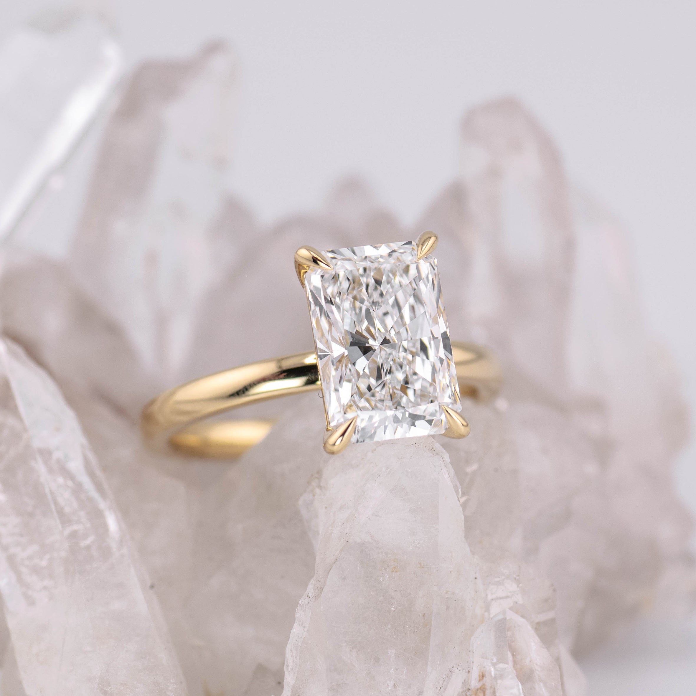 (Ready to Ship Size M) - Radiant 3.0 – 4 Claw 3.19ct D VVS2 Solitaire in 18k