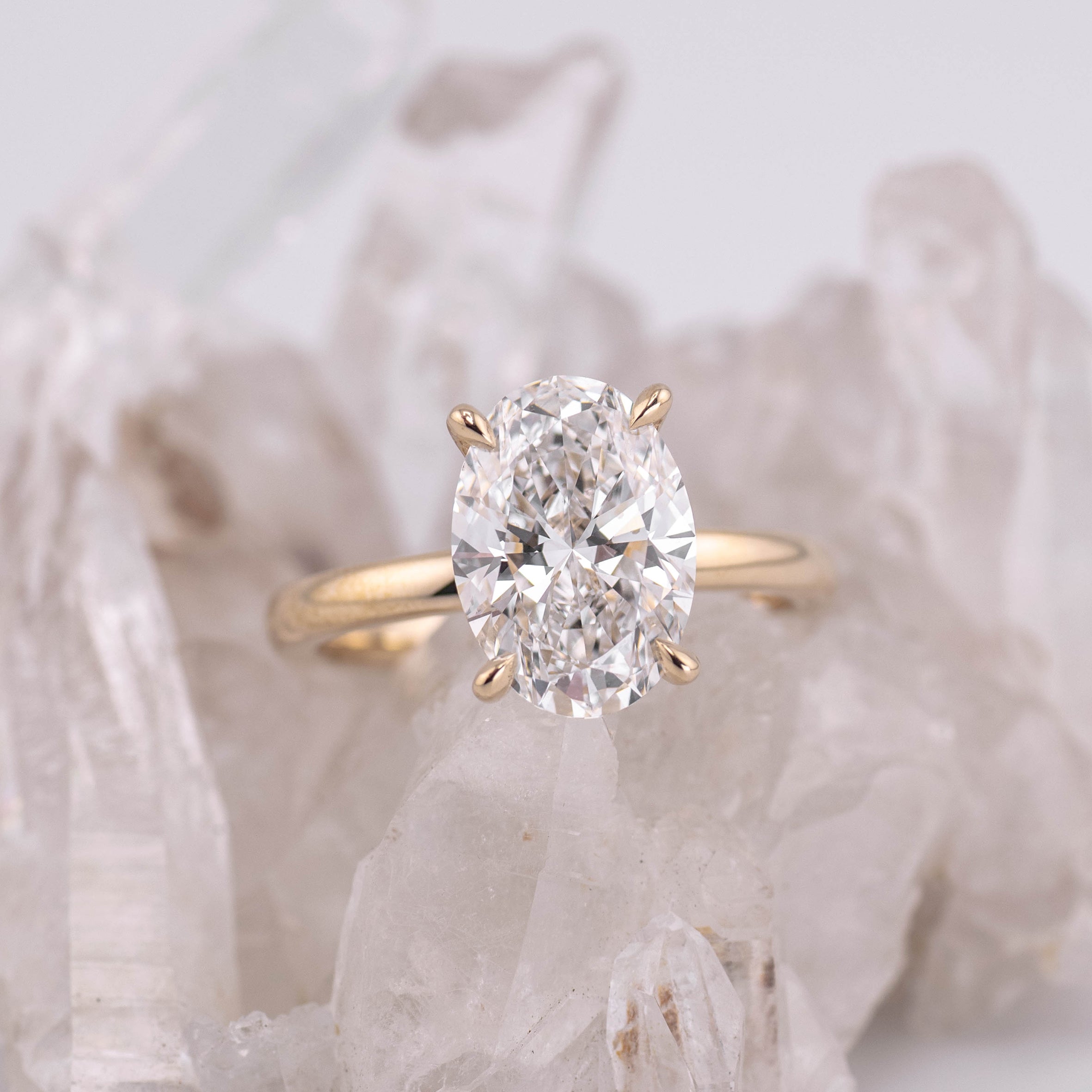 (Ready to Ship Size M) - Oval Solitaire 3.20ct E VVS2 in 9k Yellow Gold