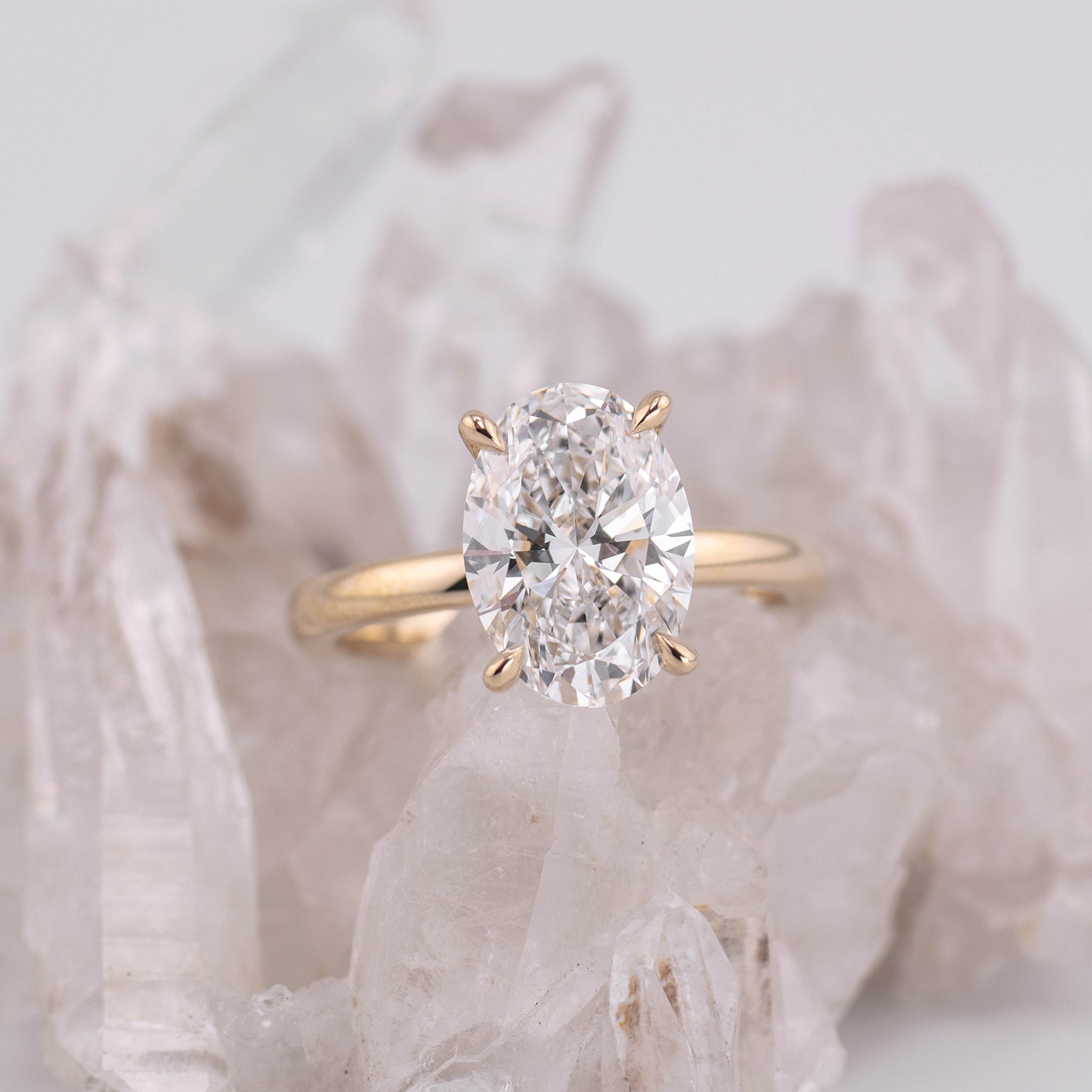 (Ready to Ship Size M) - Oval Solitaire 3.20ct E VVS2 in 9k Yellow Gold