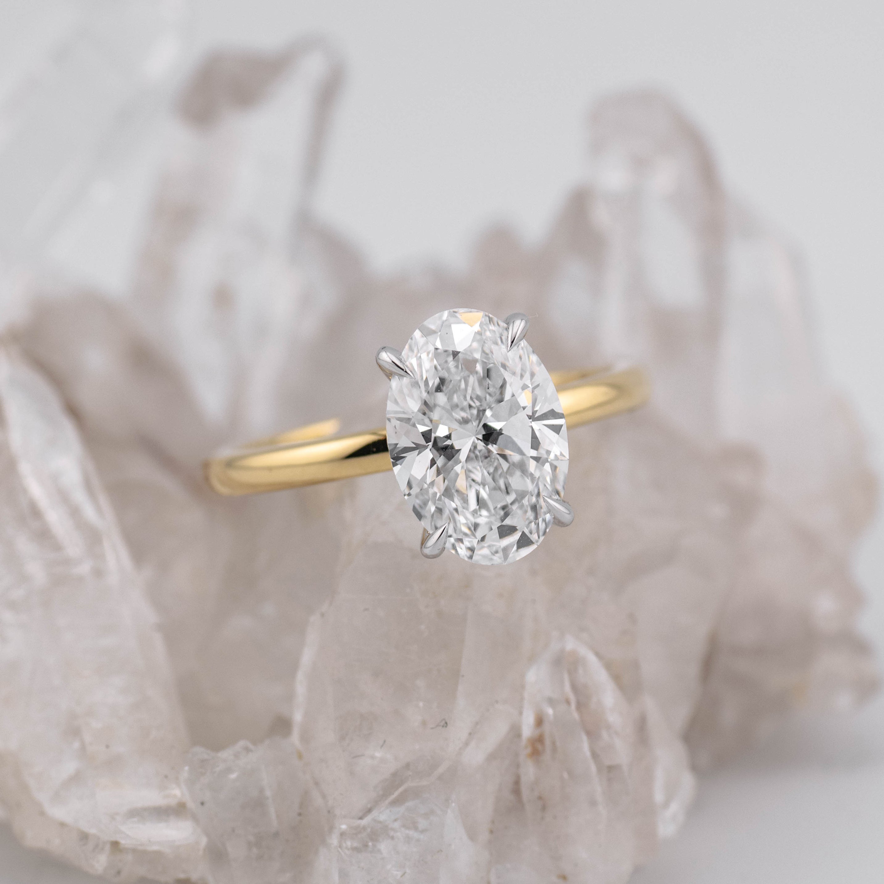 (Ready to Ship Size M) - Kate 2.5 – 4 Claw 2.56ct Oval Solitaire in 2 Tone 18k Gold