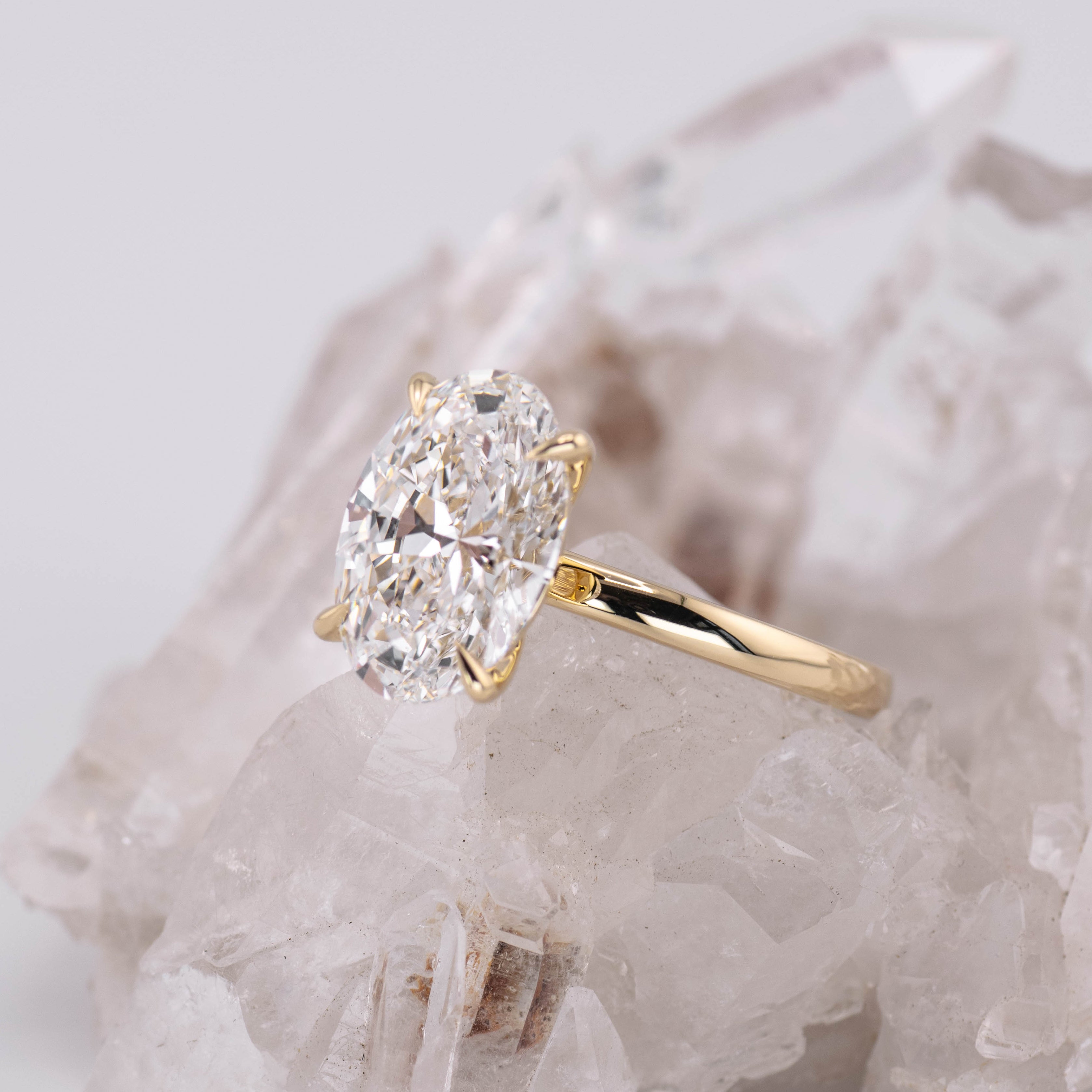 (Ready to Ship Size M) - Kate 4.0 – 4 Claw 4.10ct E VVS2 Oval Solitaire in 18k Yellow Gold CD