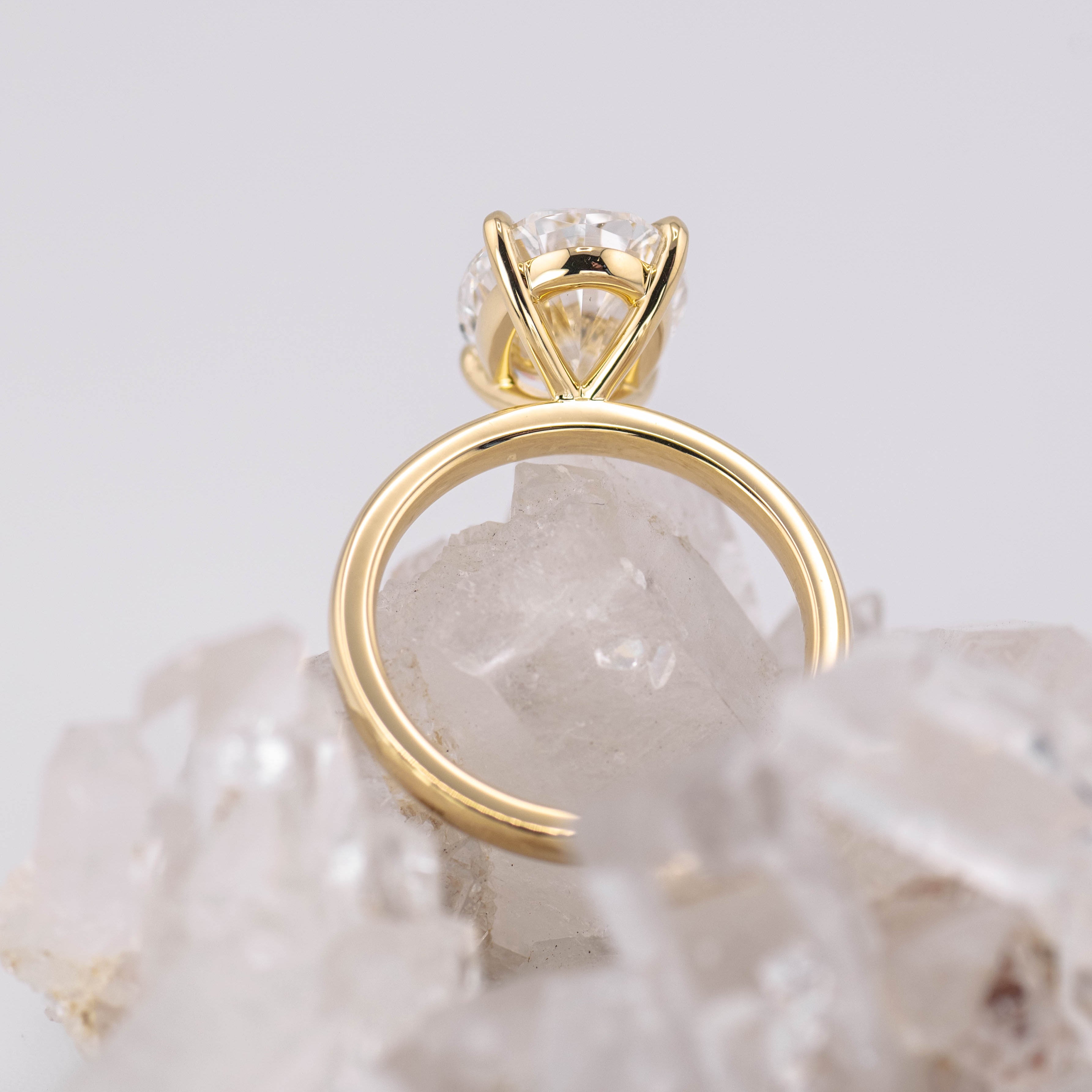 (Ready to Ship Size M) - Kate 4.0 – 4 Claw 4.10ct E VVS2 Oval Solitaire in 18k Yellow Gold
