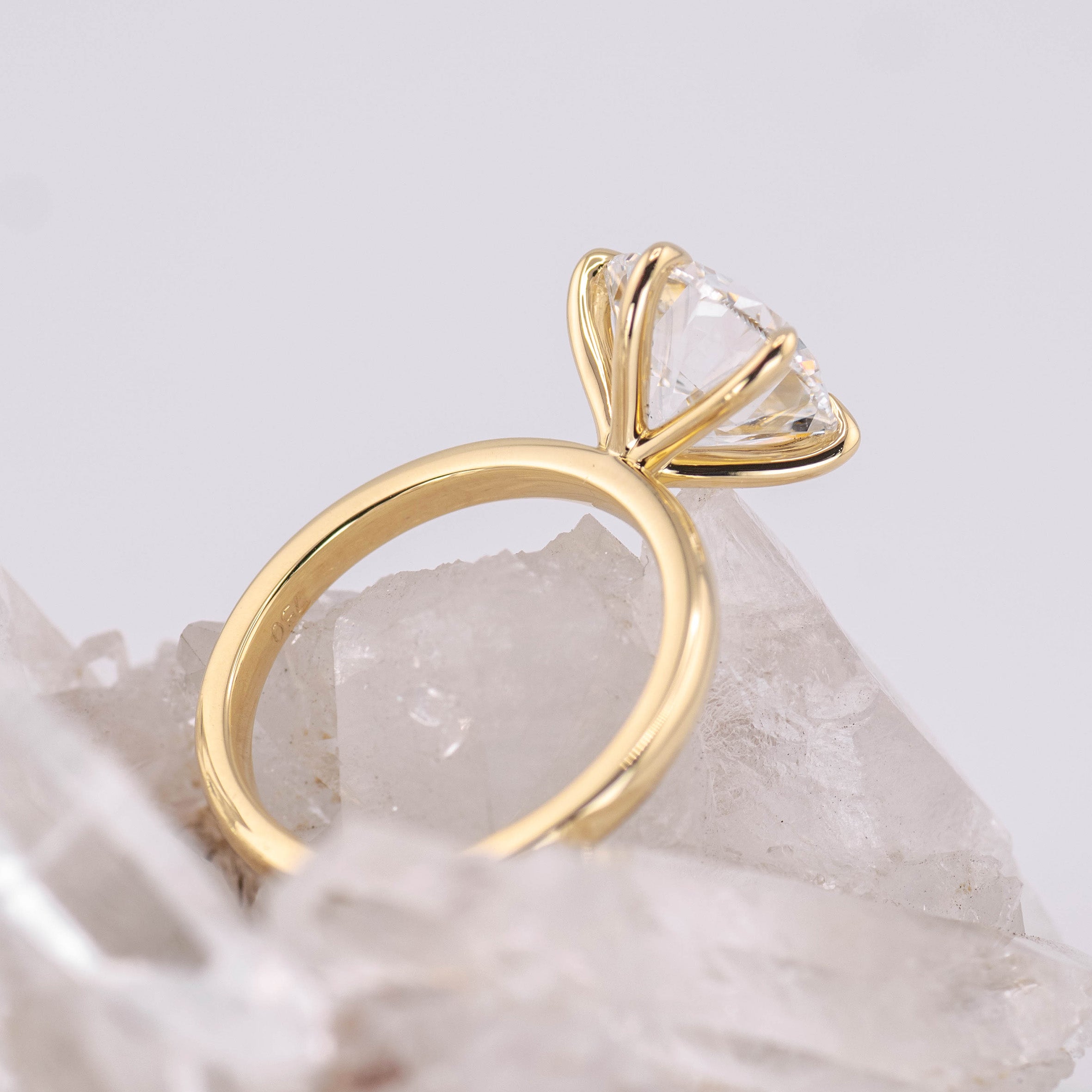 (Ready to Ship Size M) - Billie 4.0 – 6 Claw 4.24ct Round Solitaire in 18k Yellow Gold