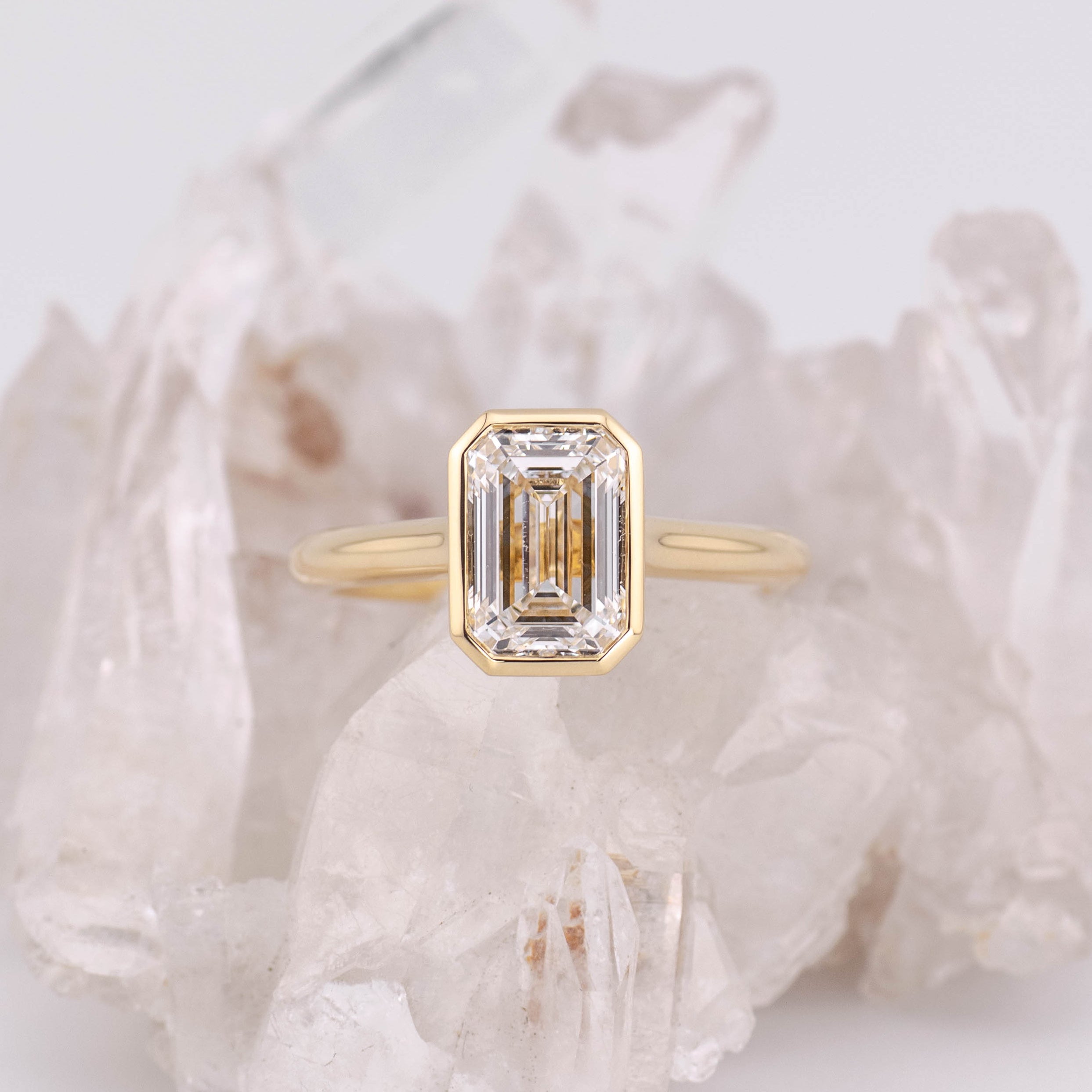 (Ready to Ship Size M) -Bezel Emerald Solitaire 2.09ct D VVS2 in 18k Yellow Gold