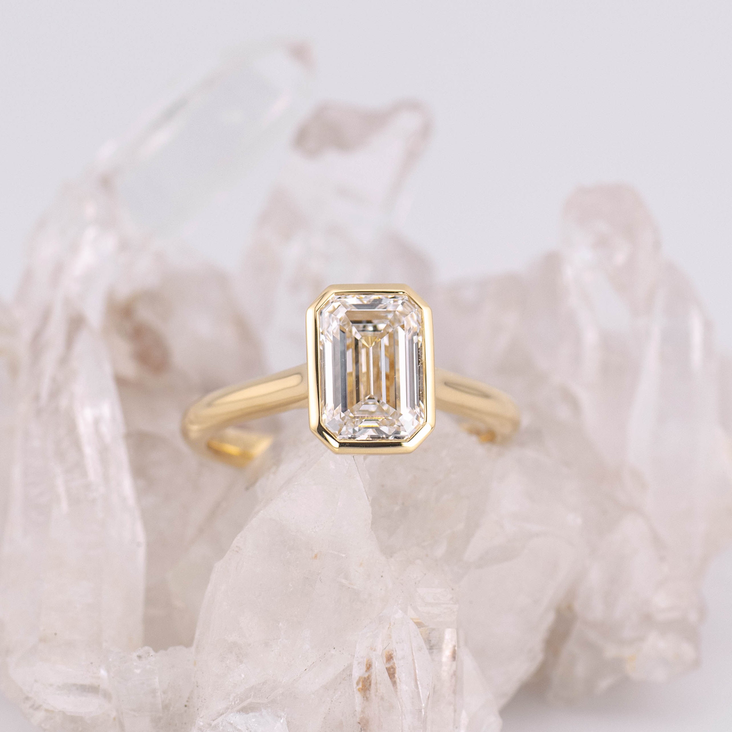 (Ready to Ship Size M) -Bezel Emerald Solitaire 2.09ct D VVS2 in 18k Yellow Gold