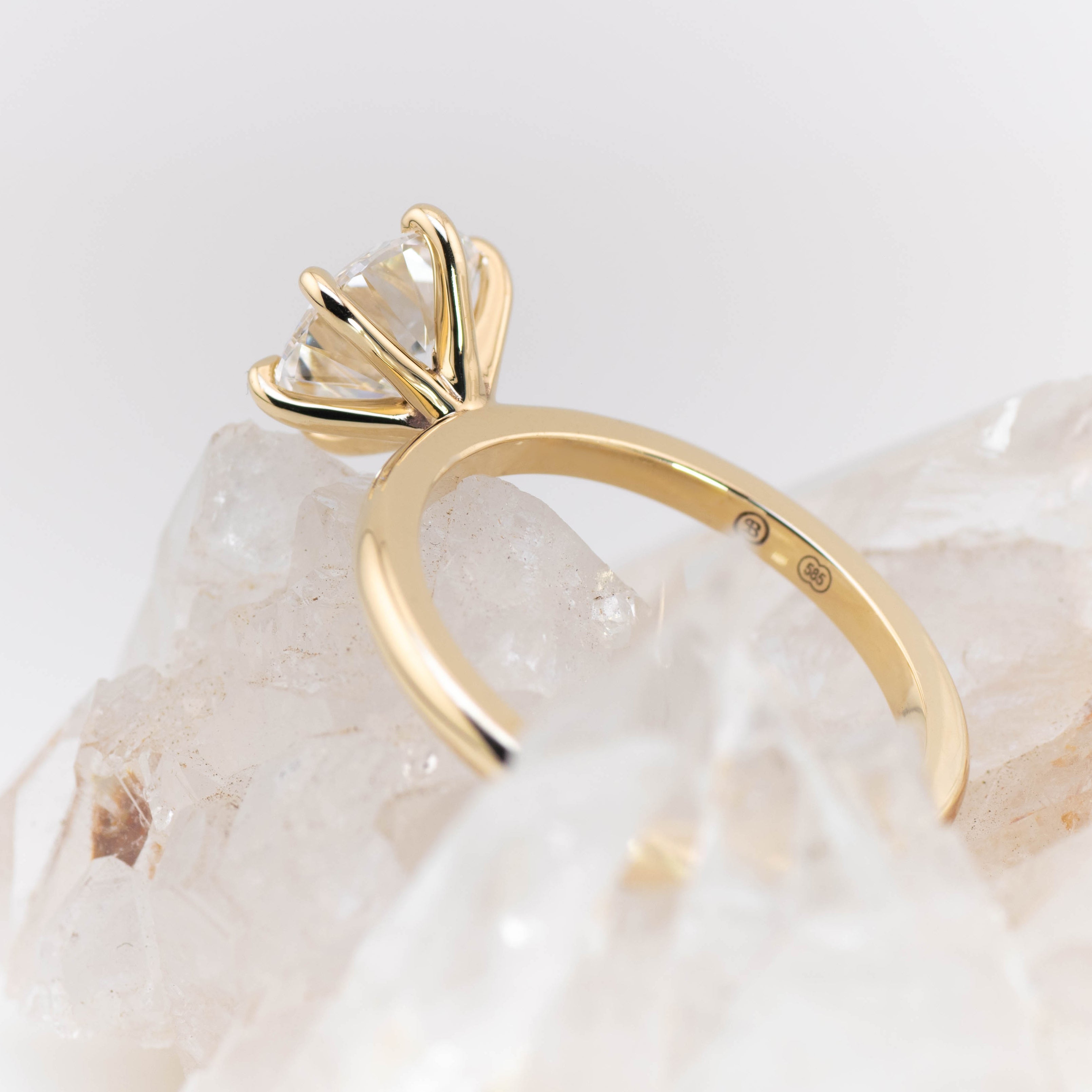 Billie Custom – 6 Claw Round Solitaire (Made to Order)