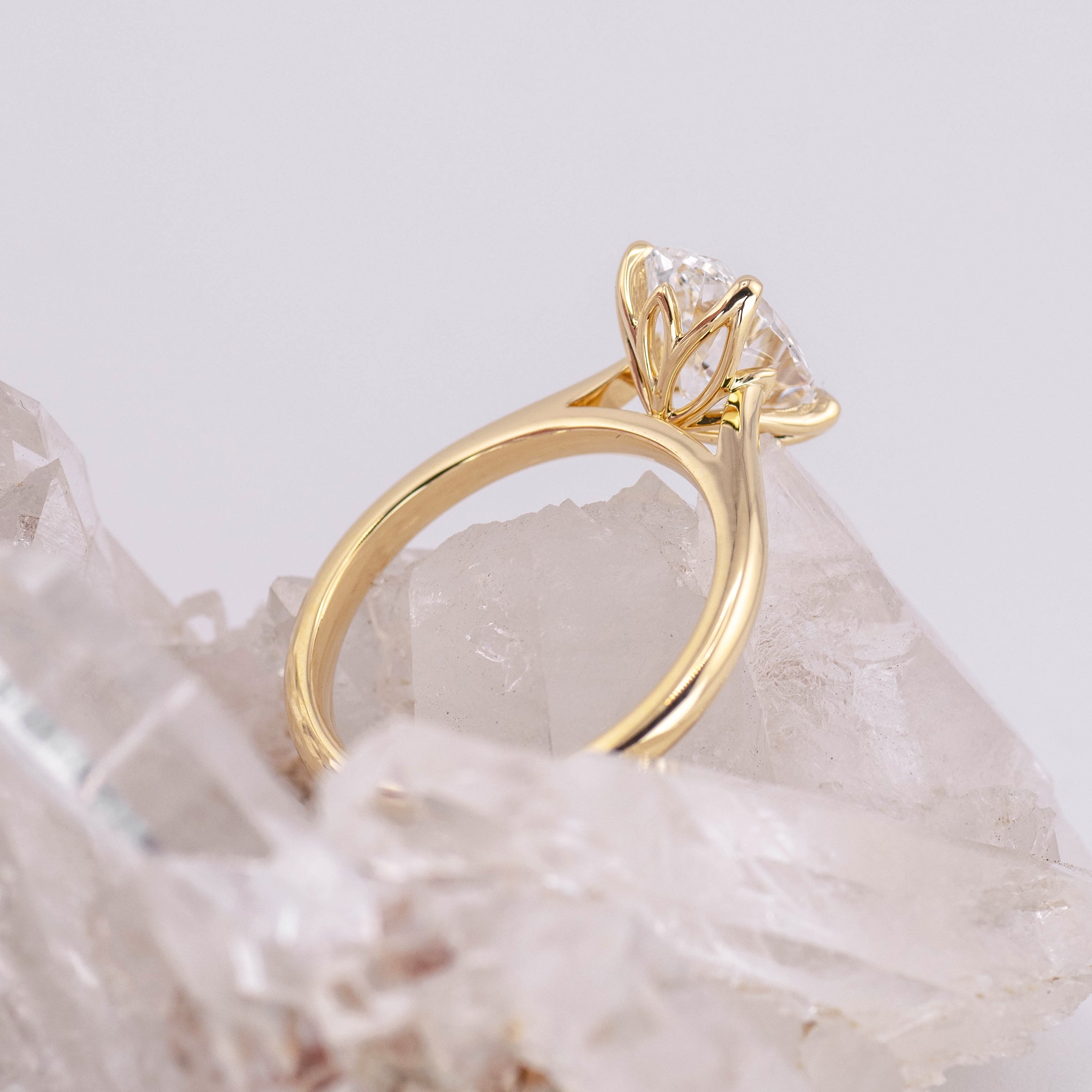 (Ready to Ship Size M) - Oval Petal 2.0 – 4 Claw Petal Basket 2.08ct E VVS2 Oval Solitaire in 18k Yellow Gold