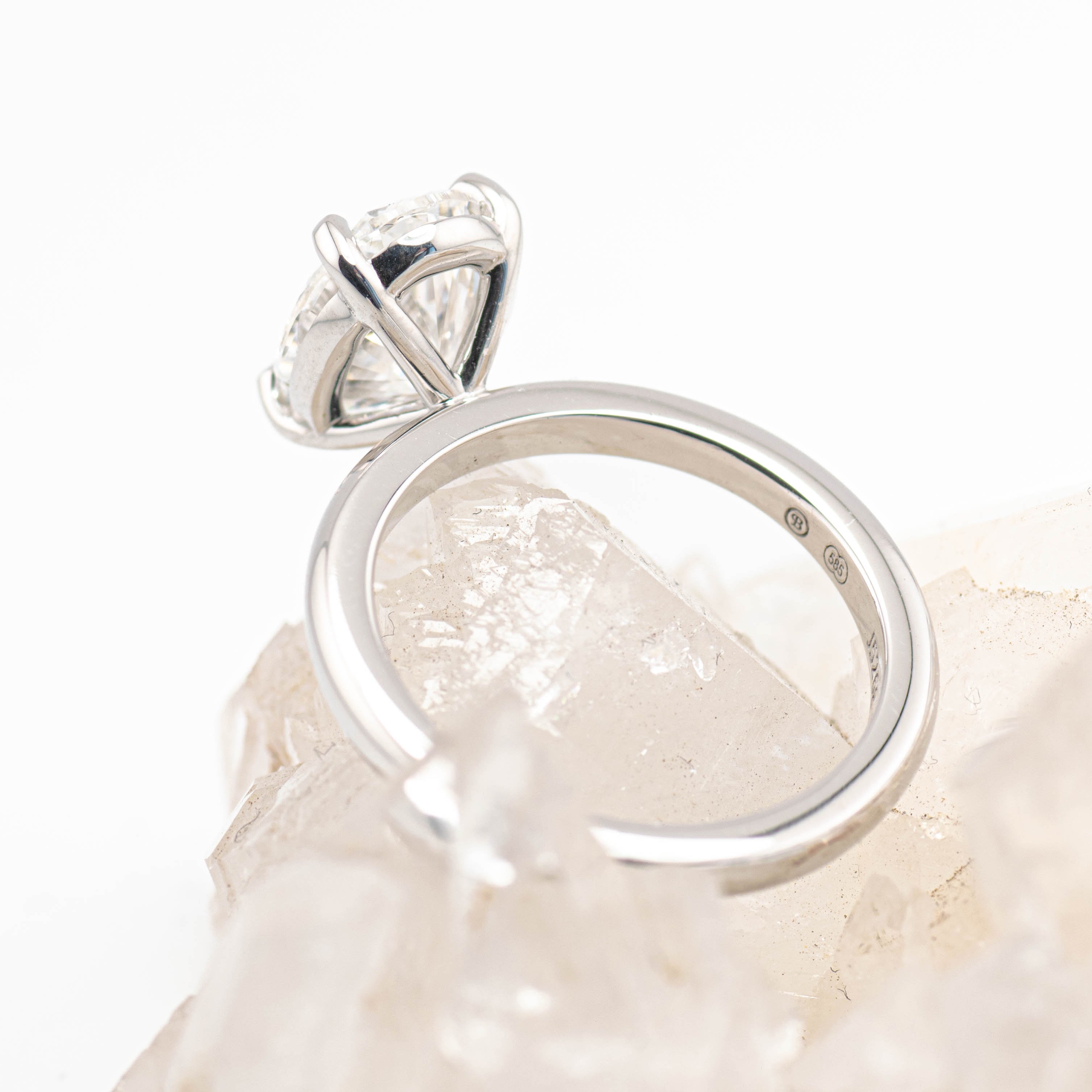 Kate 3.0 – 4 Claw 3ct Oval Solitaire (Made to Order) E Colour VS1